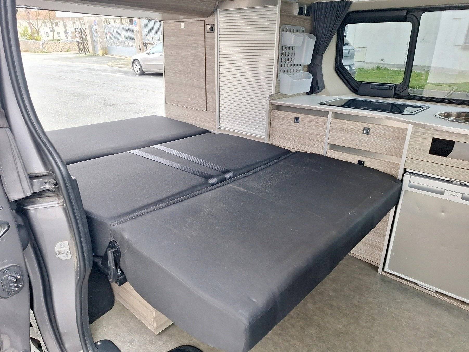Couchages Renault Trafic 1,6 l 125 ch - Yescapa
