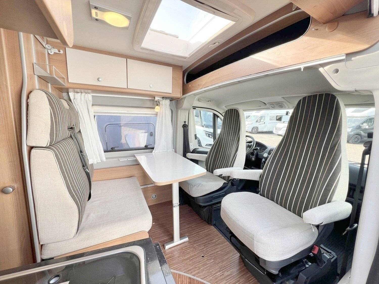 Dining Area Fiat Fiat Ducato - Yescapa