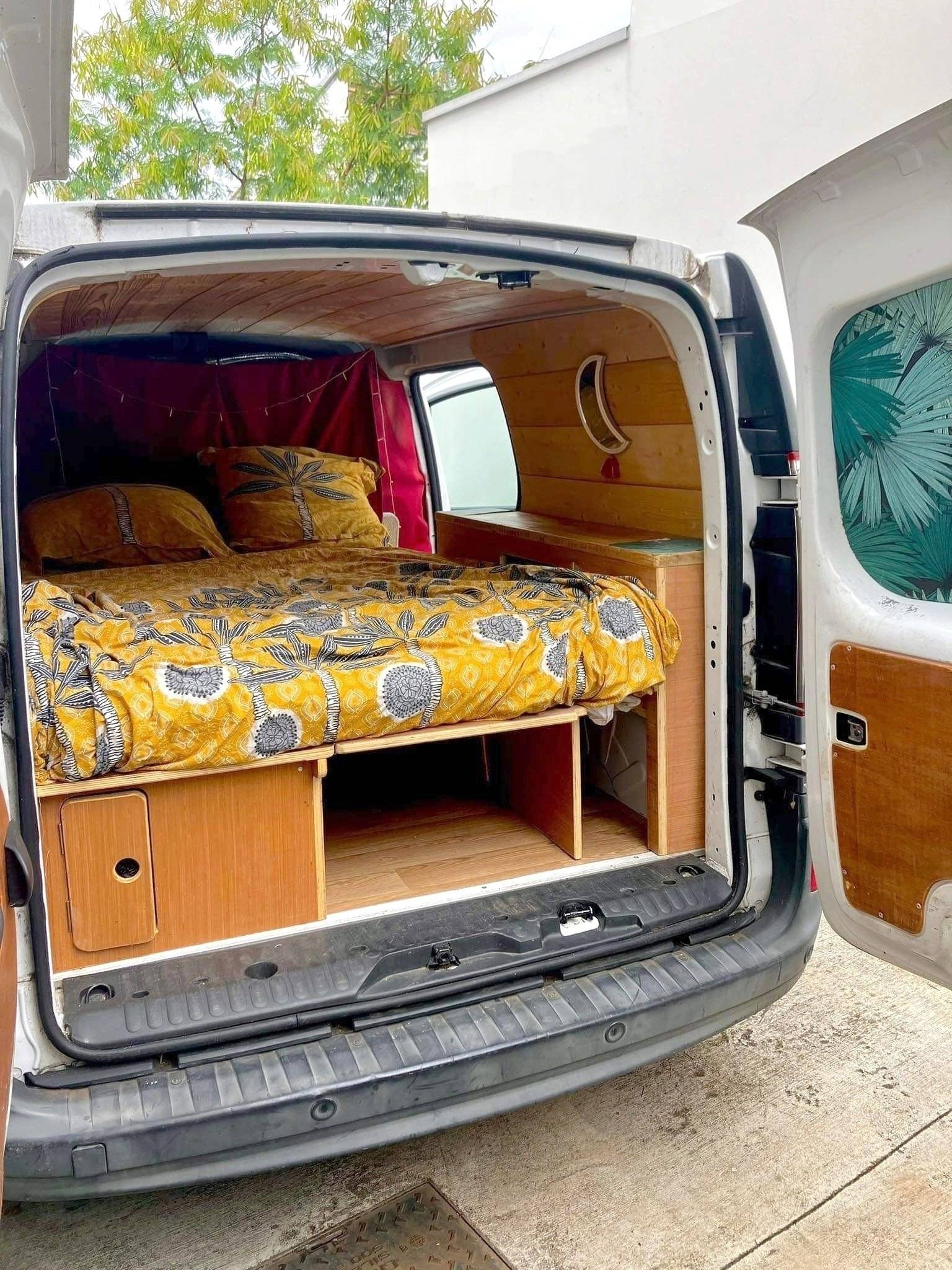 Rear view Renault Renault Kangoo - Yescapa