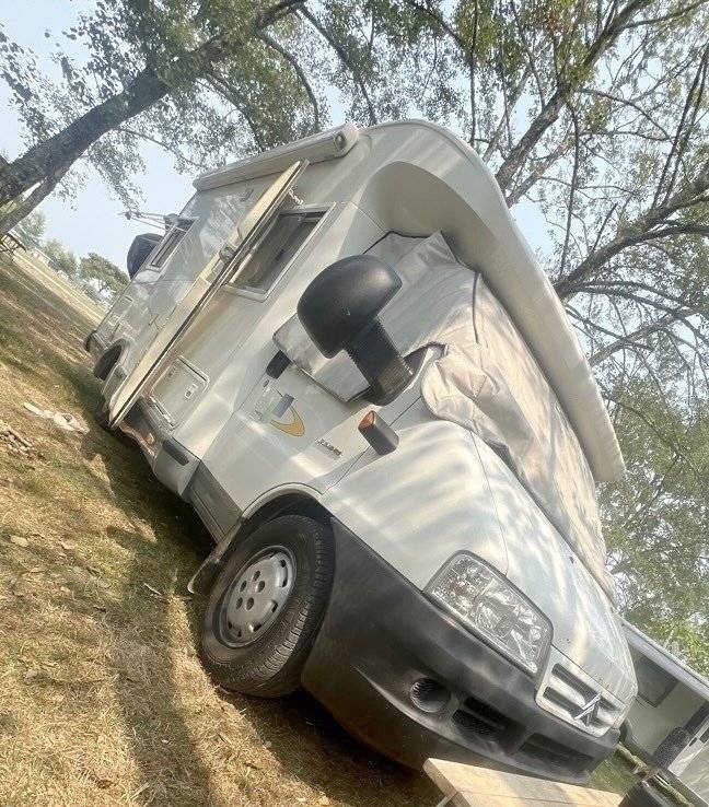 Front view from 3/4 Citroën Jumper - Yescapa