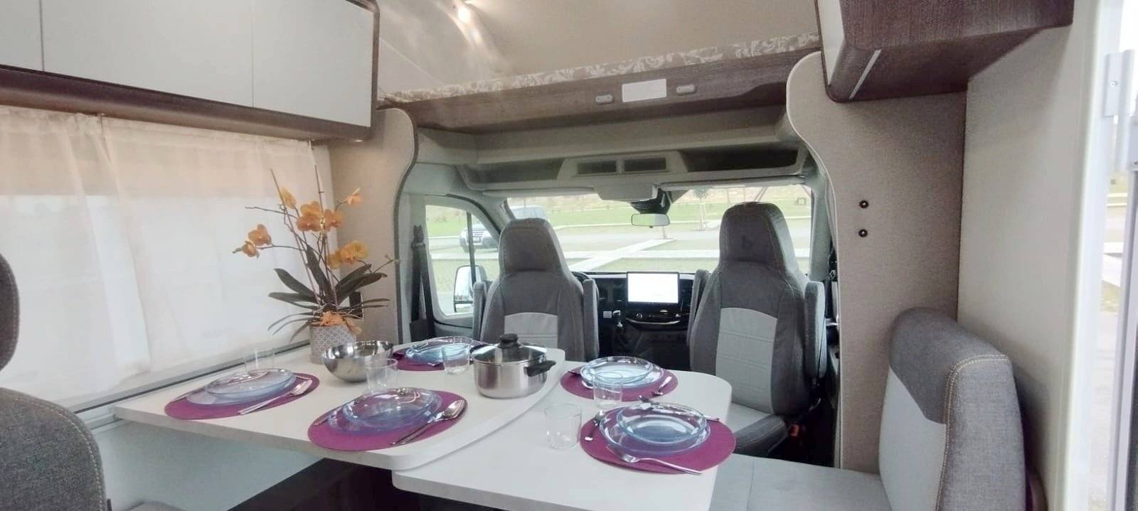 Coin repas Ford Transit 2,0 l 130 ch - Yescapa