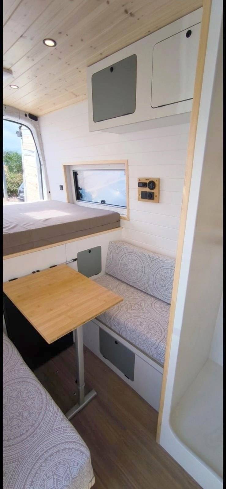 Front view from 3/4 Ford Ford TRANSIT L3H3 - Yescapa
