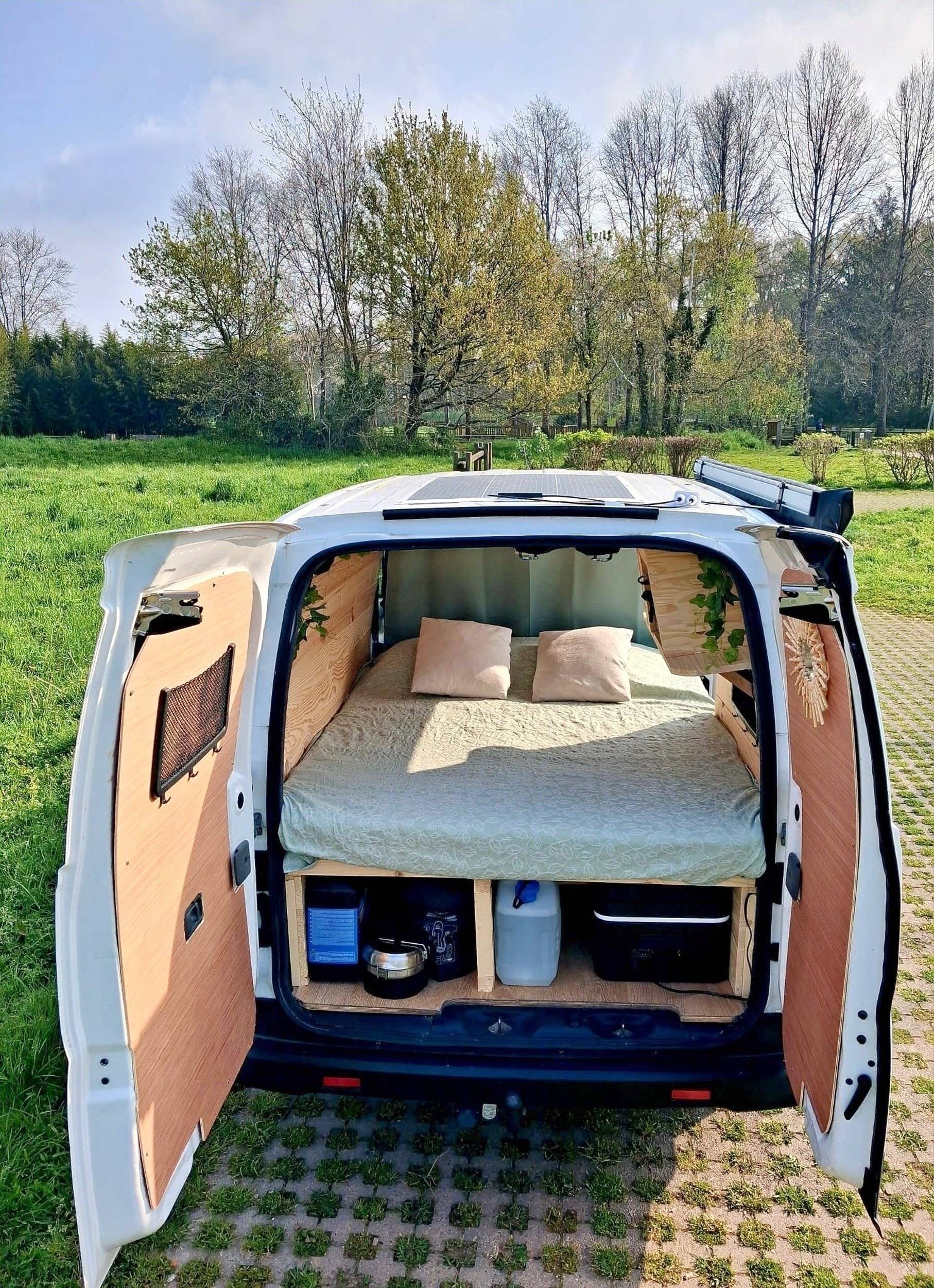 Vue arrière Nissan NV200 - Yescapa