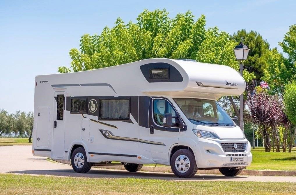 Location Coachbuilt motorhome - San Sebastián de los Reyes - Benimar ...
