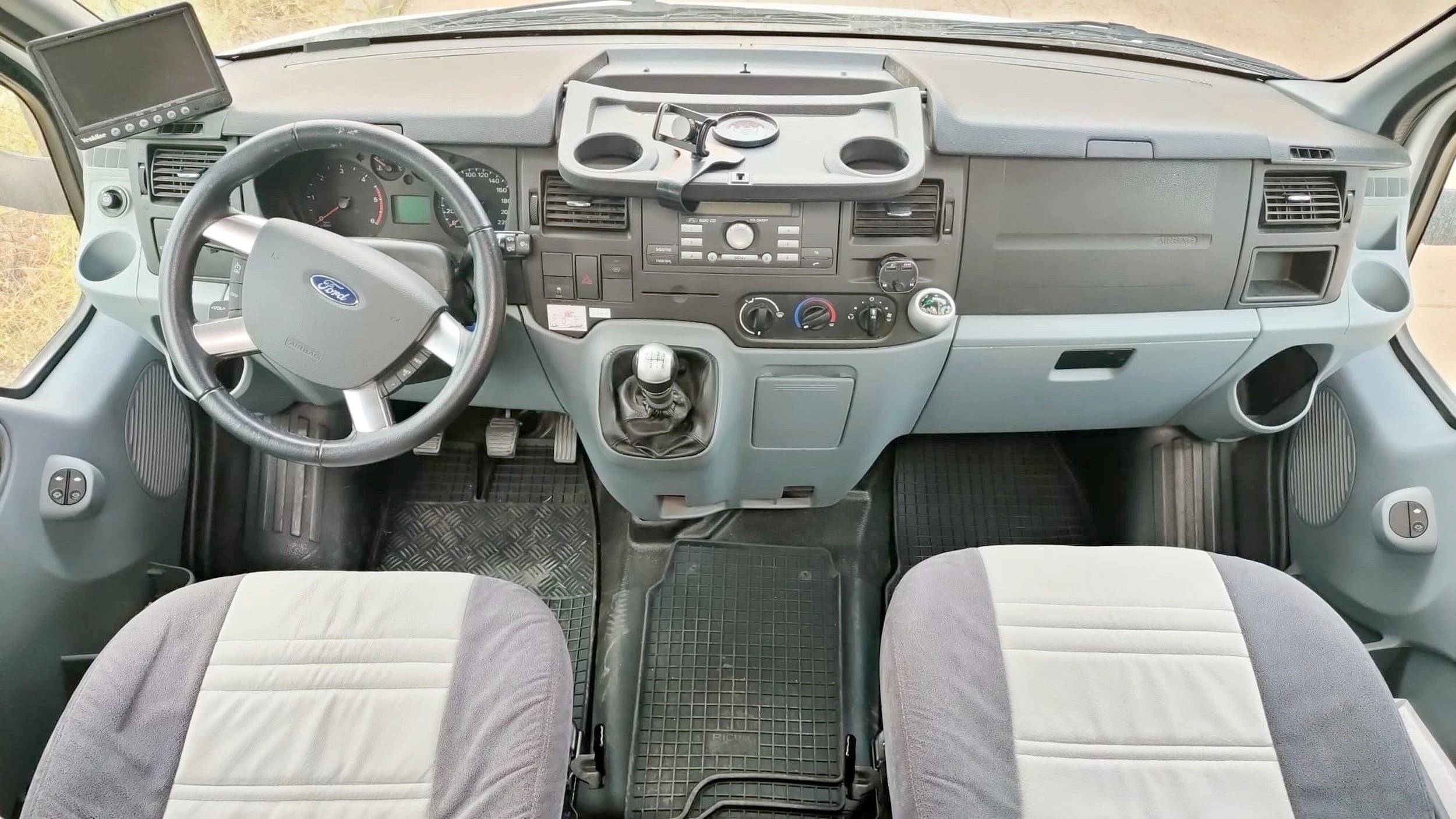 Dinette Ford Transit 2,0 l 130 ch - Yescapa