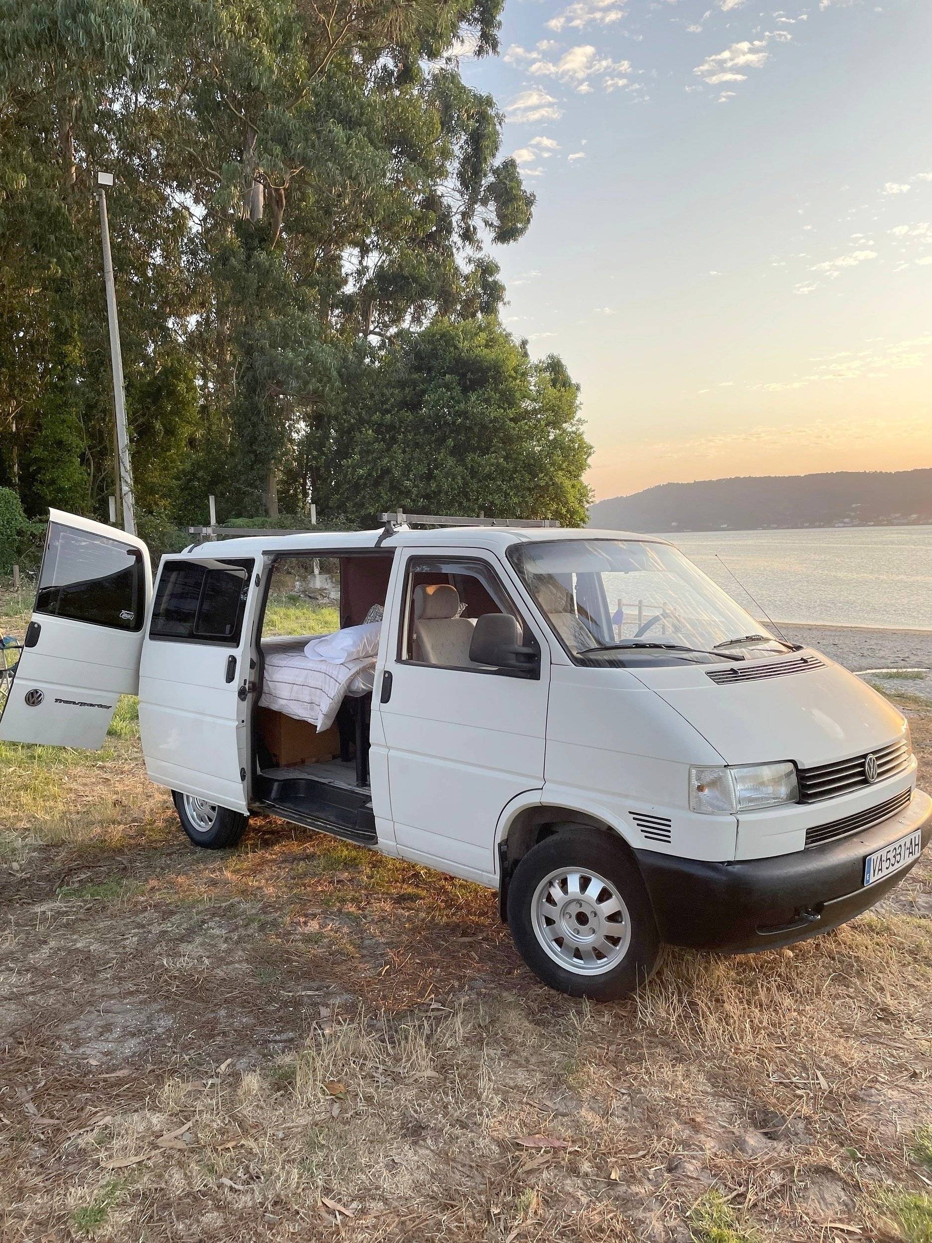 Voorkant 3/4 Volkswagen Transporter T4 - Yescapa