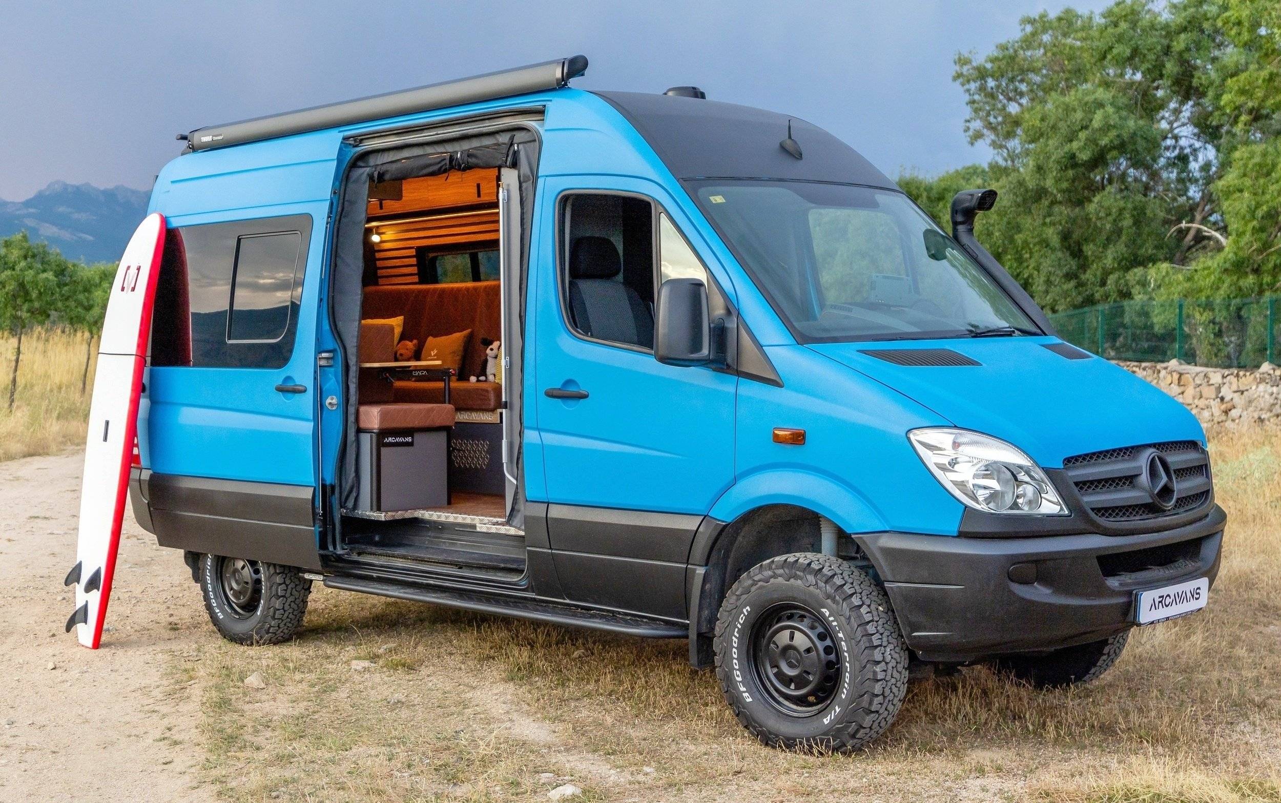 Vista de 3/4 Mercedes Mercedes Benz Sprinter 4x4 316 CDI - Yescapa