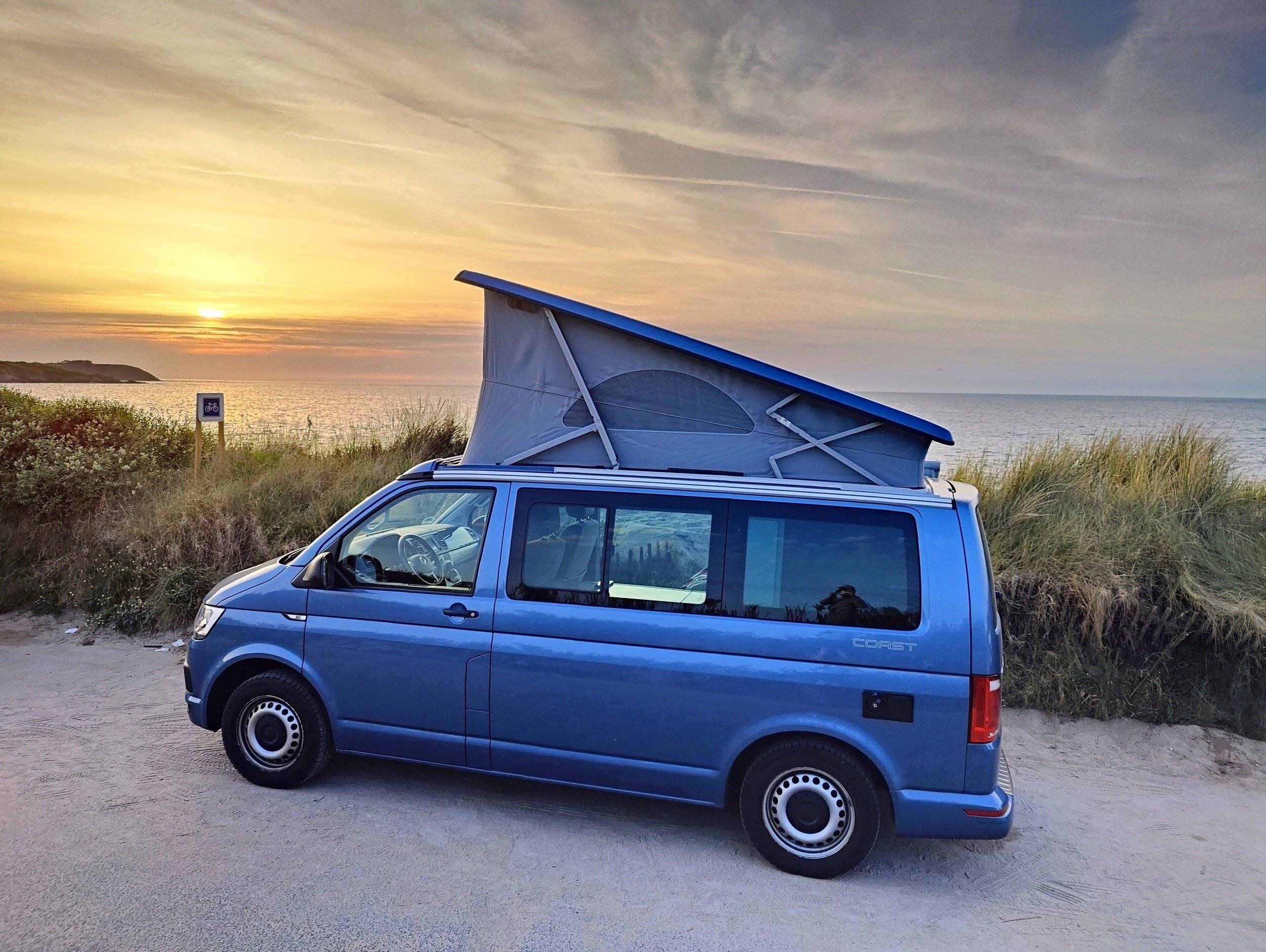 Front view from 3/4 Volkswagen T6 California Coast - Yescapa