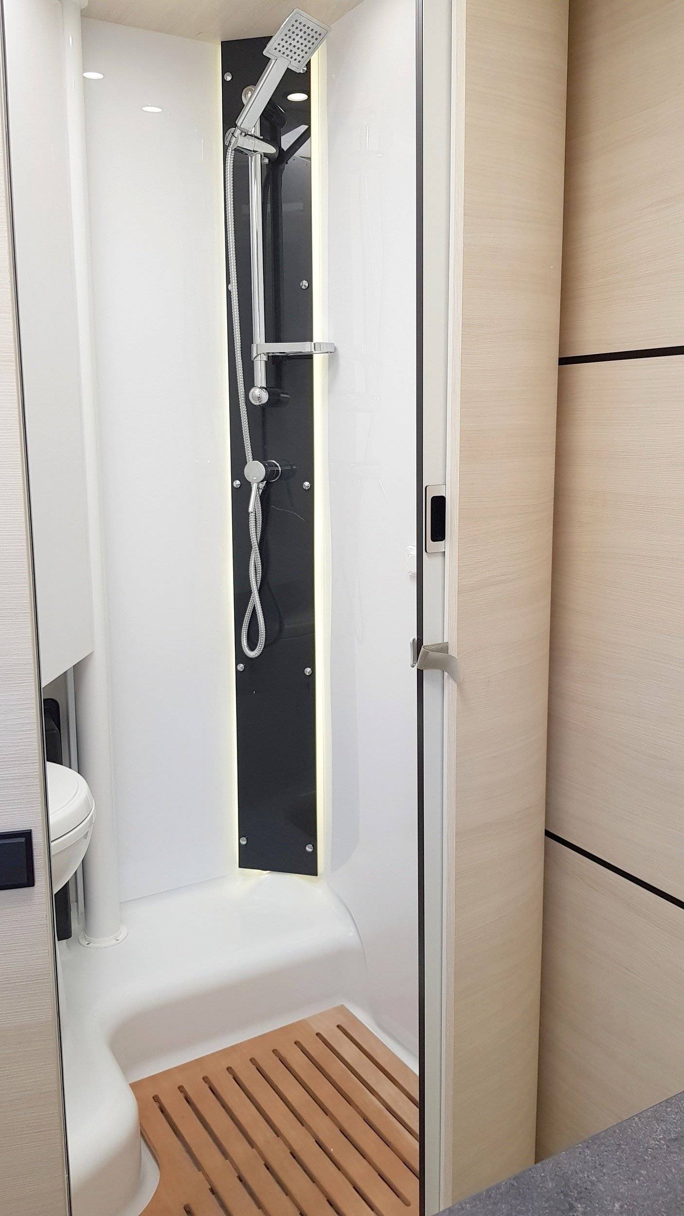 Challenger 240 Open Edition