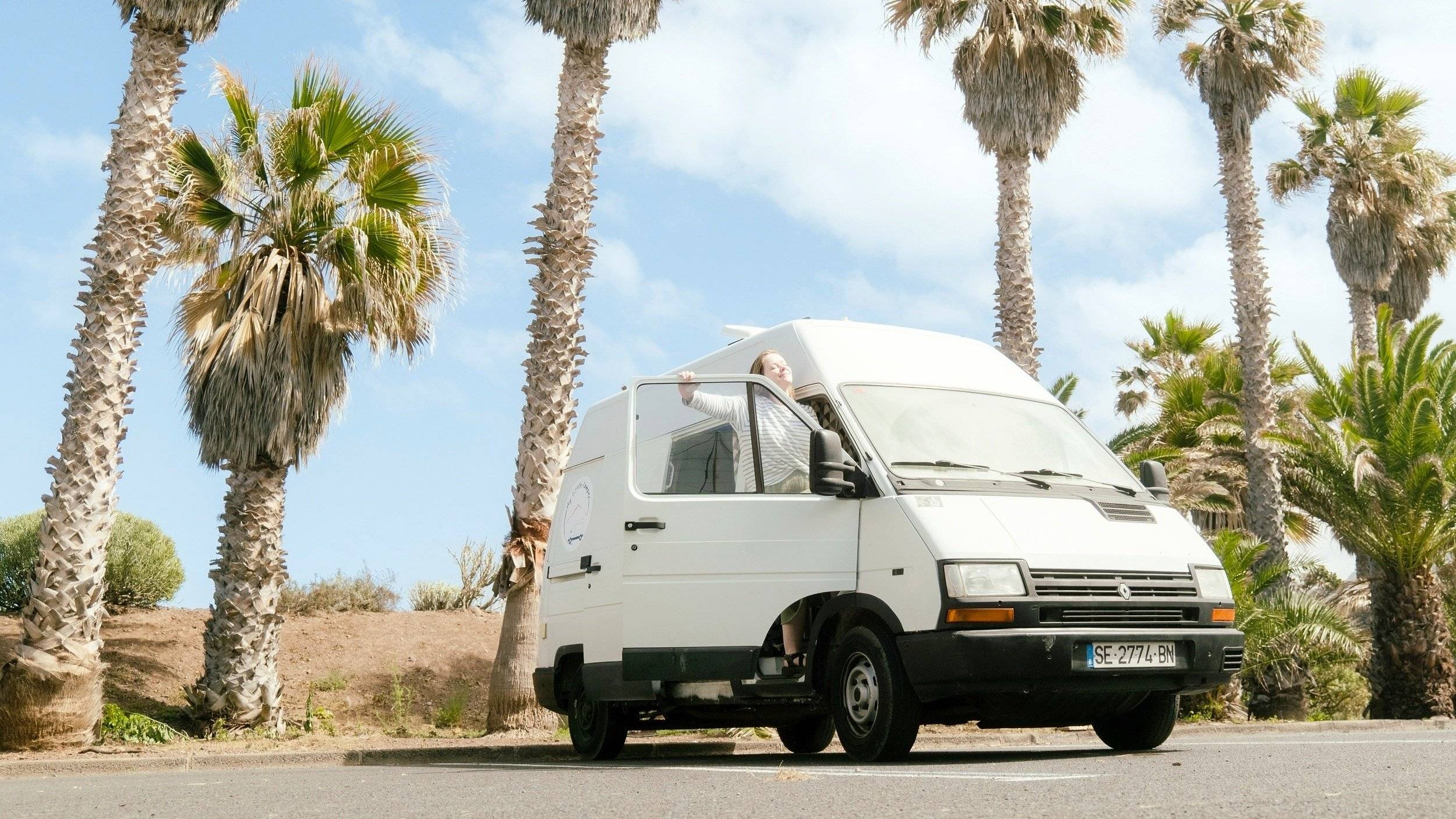 Vista de 3/4 Renault TRAFFIC - Yescapa