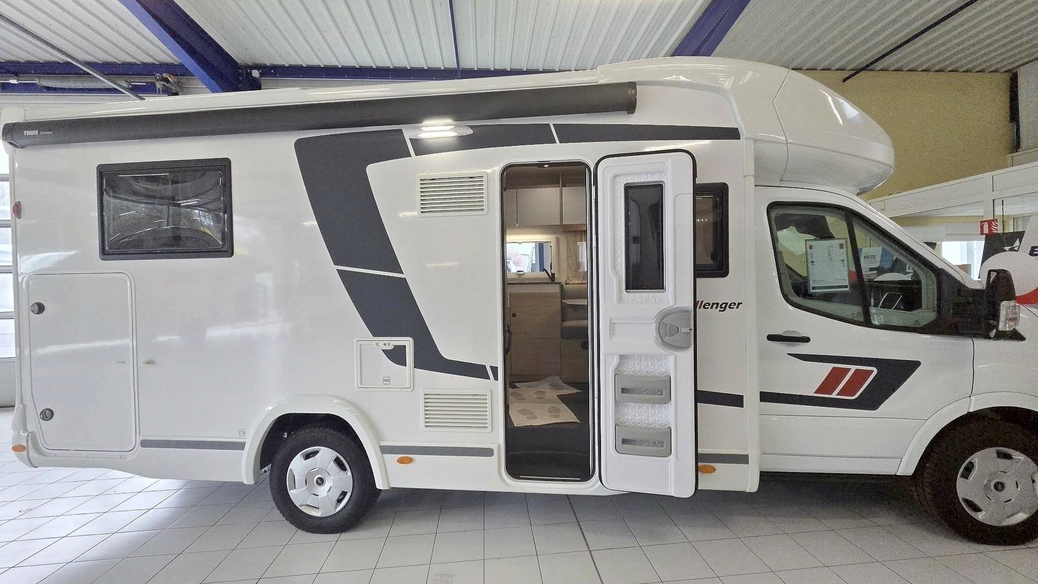 Vista del vehicle angle davanter Ford - Yescapa