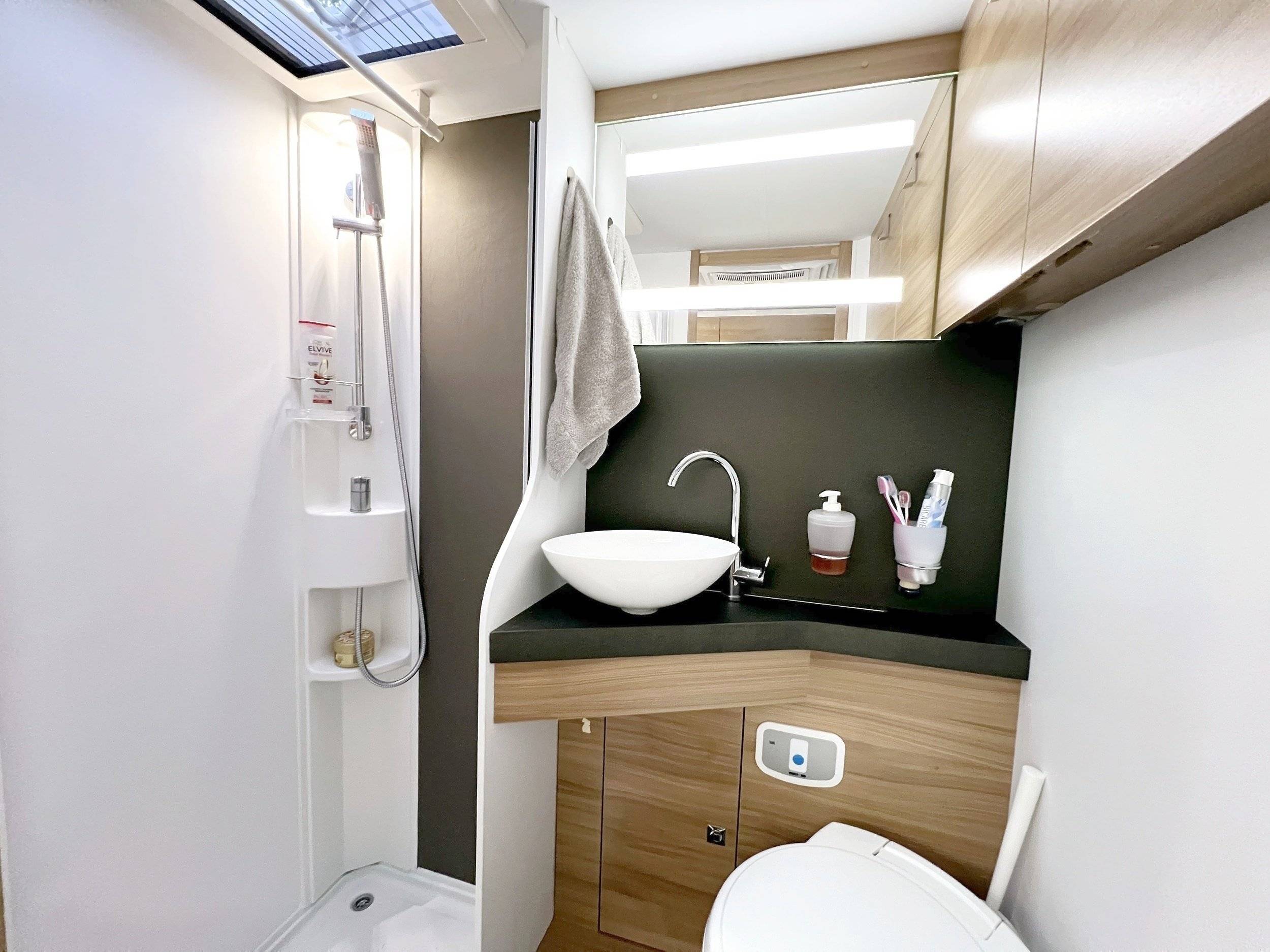 Adria ADRIA CORAL AXESS XL 670 DK