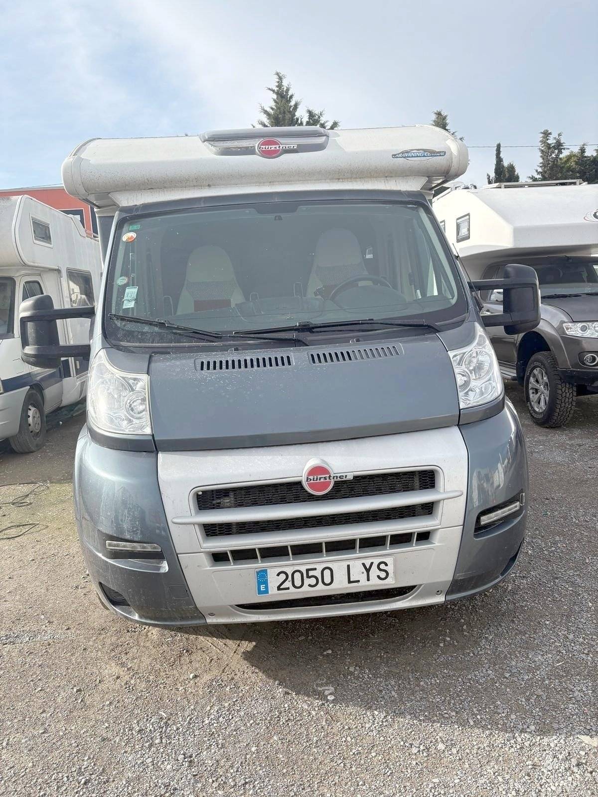 schräge Vorderansicht Fiat Fiat ducato - Yescapa