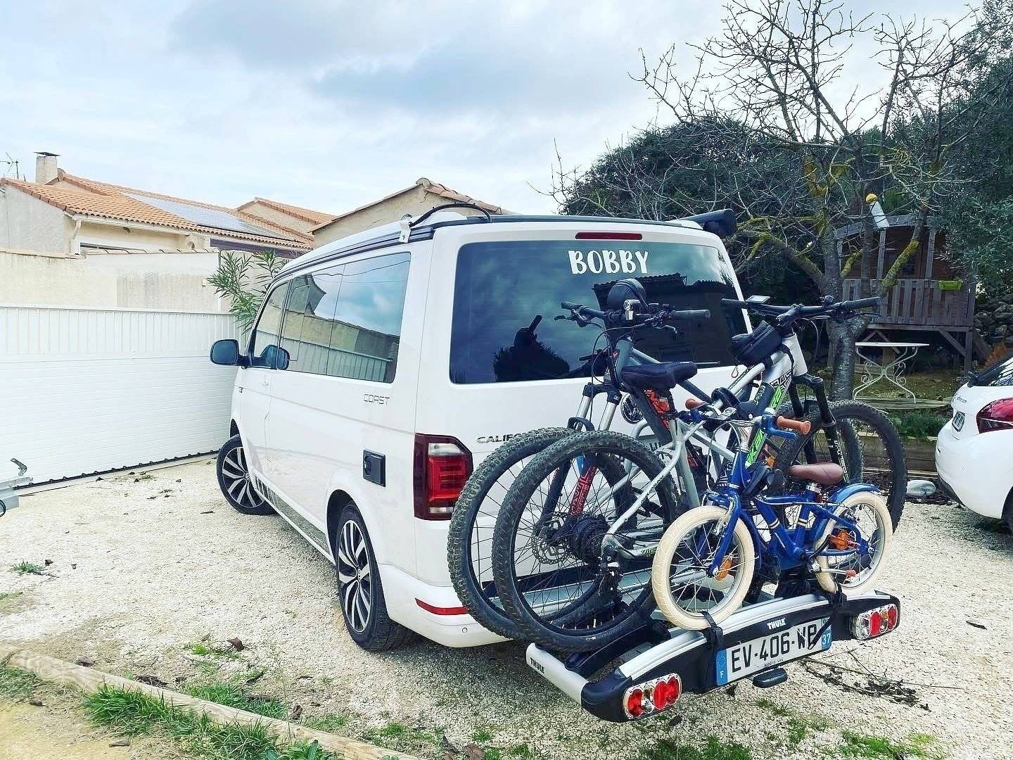 Vista part posterior del vehicle Volkswagen T6 California Coast - Yescapa