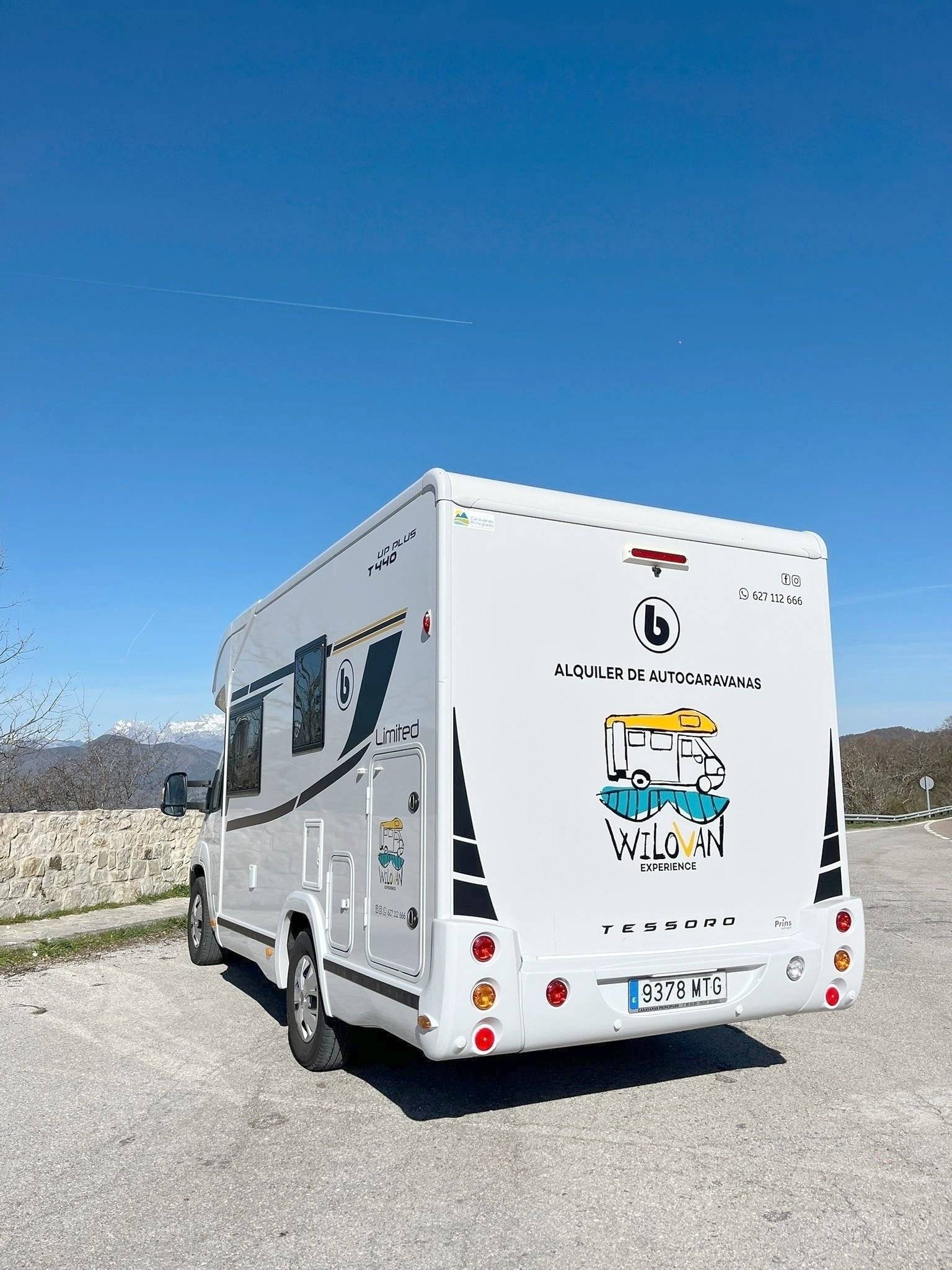 Vista part posterior del vehicle Fiat 2,3 l 130 ch - Yescapa