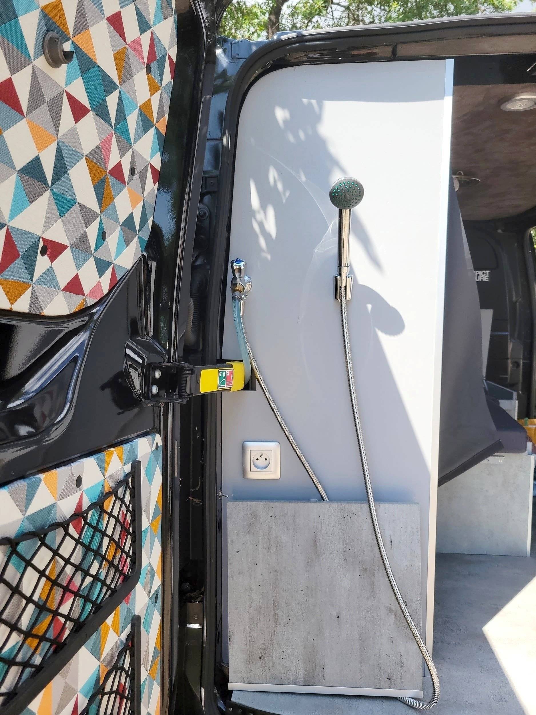 Custo Van Transporter