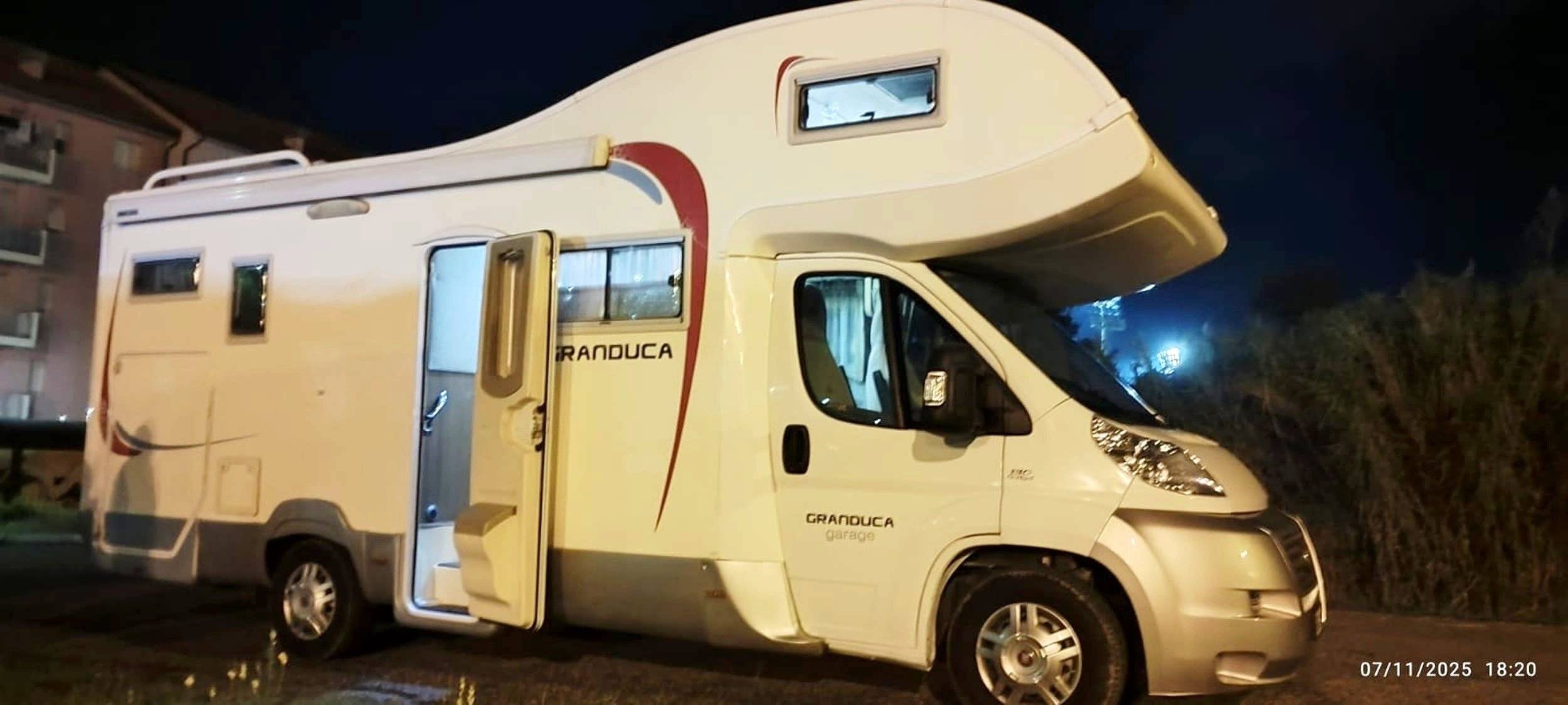 Vista frontale a ¾ Fiat Fiat ducato - Yescapa