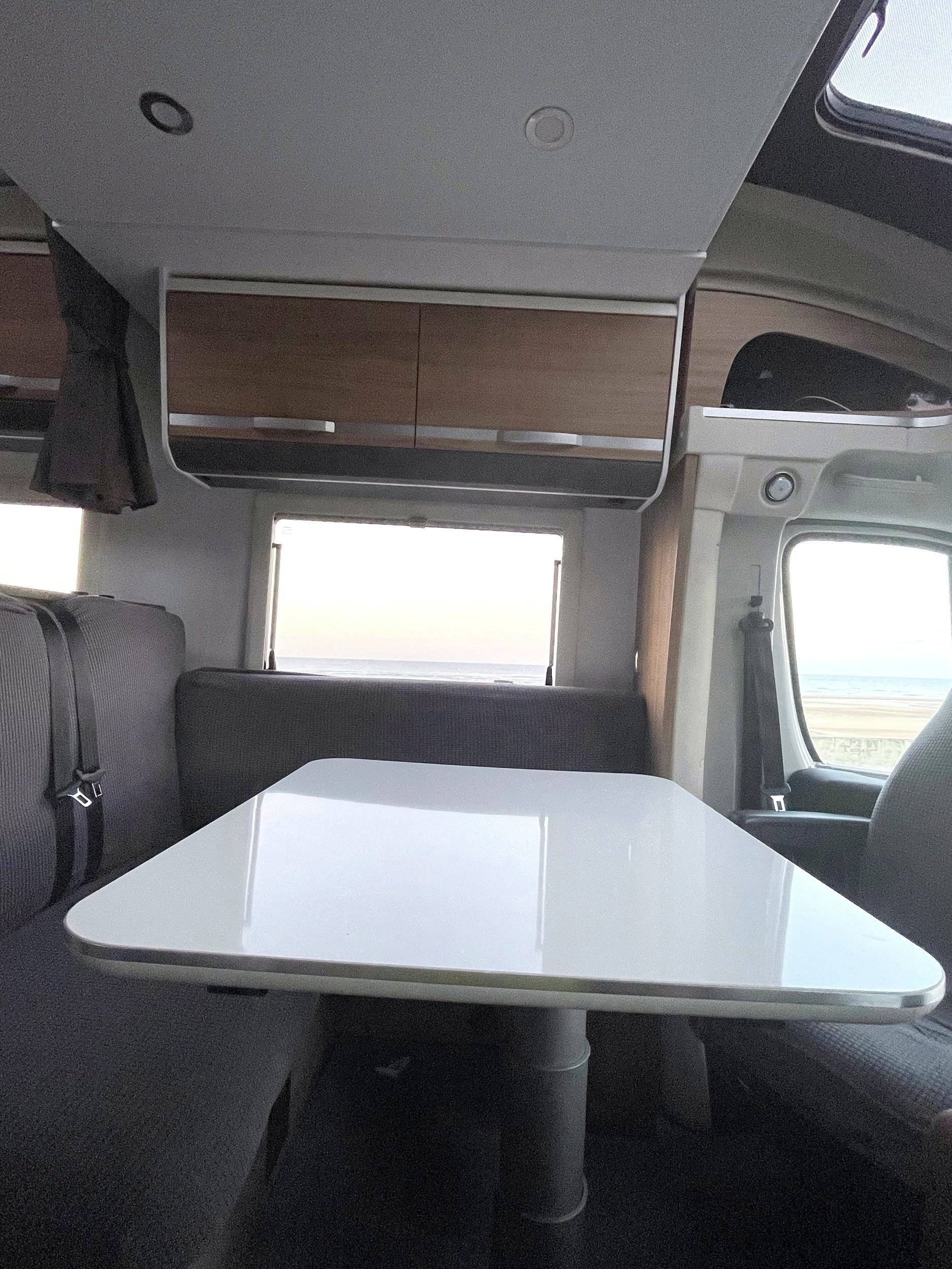 Dining Area Citroën Jumper 2,0 l 163 ch - Yescapa