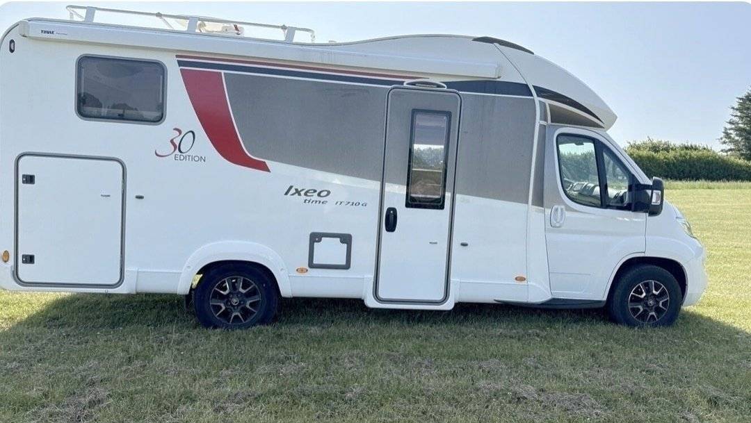 Front view from 3/4 Fiat 2,3 l 130 ch. - Yescapa