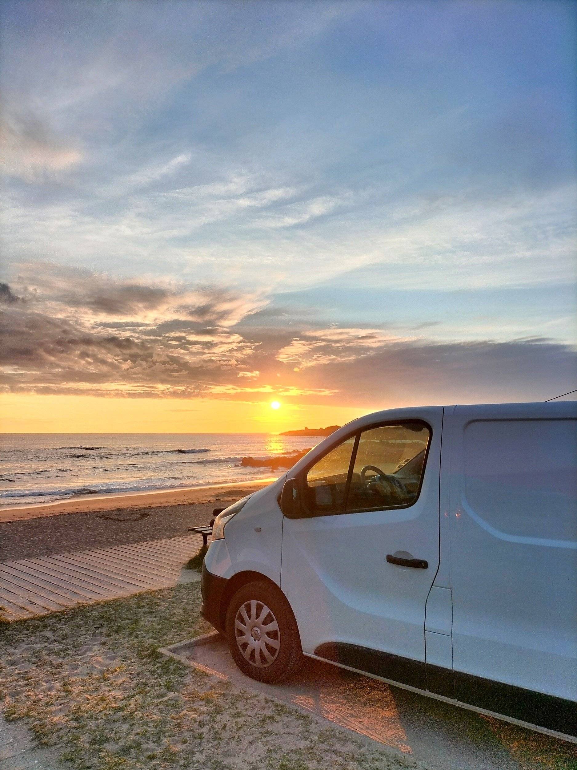 Vista frontale a ¾ Renault Renault trafic 3 - Yescapa