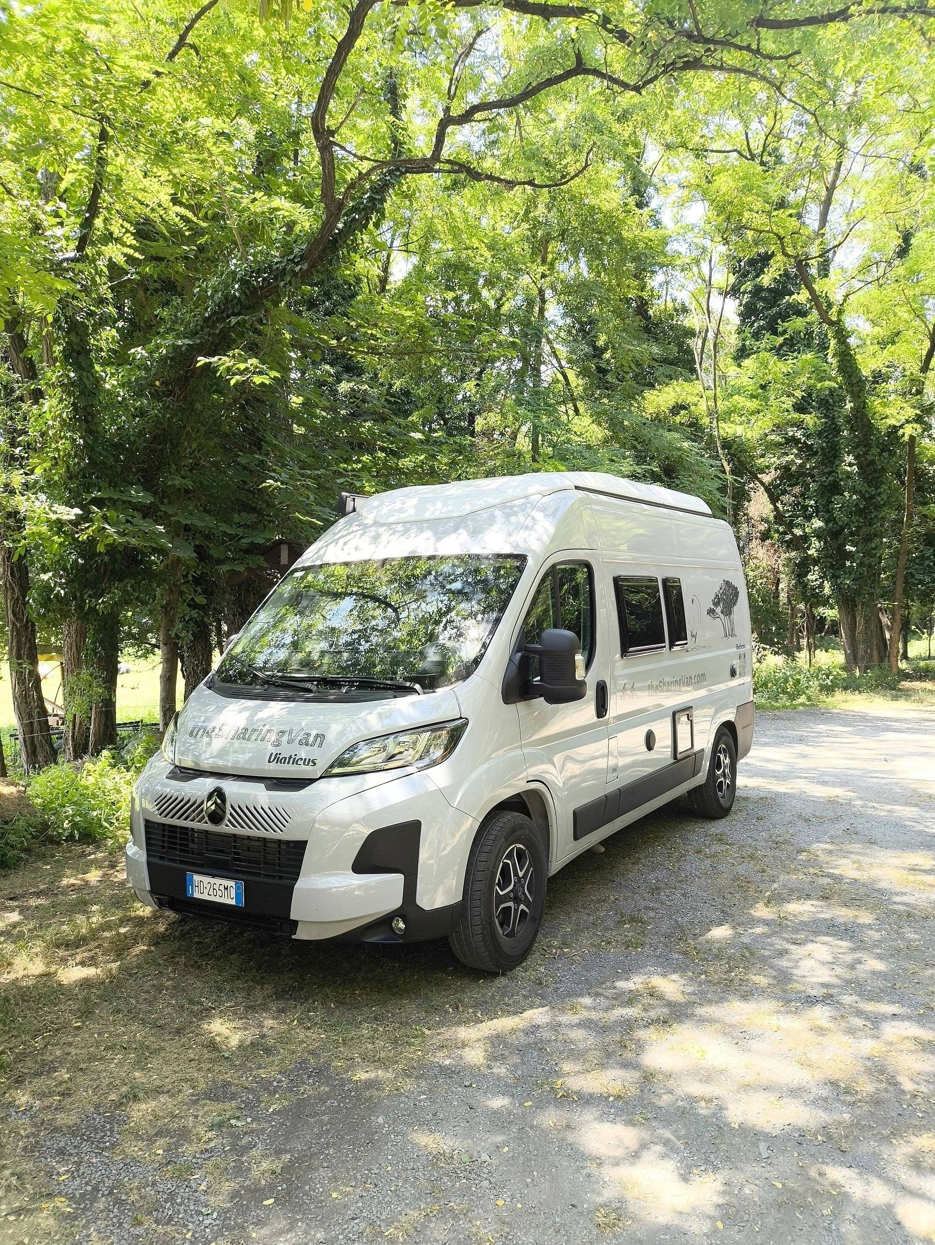 Front view from 3/4 Citroën - Yescapa