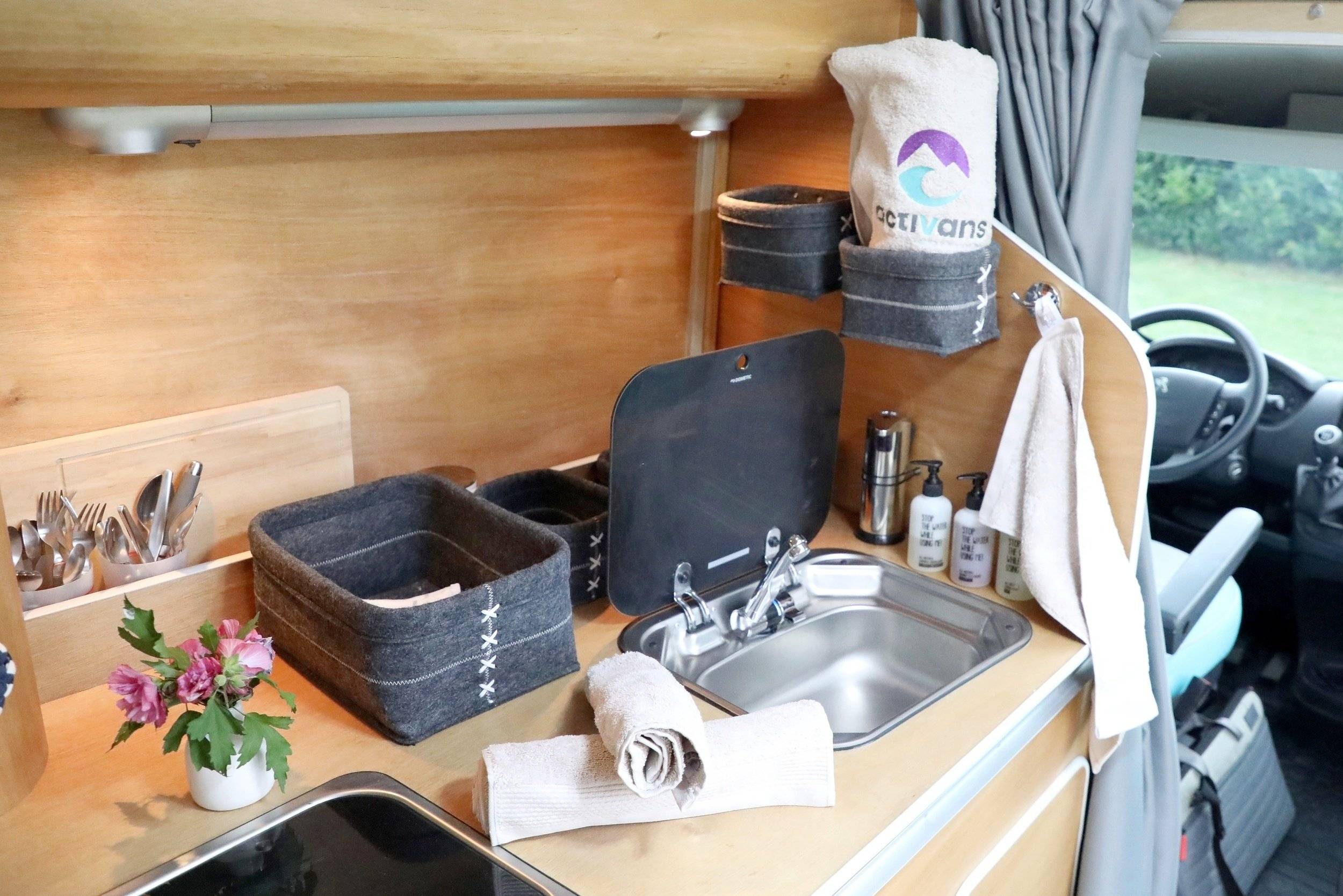 SURF CAMPERVAN ACTIVANS 