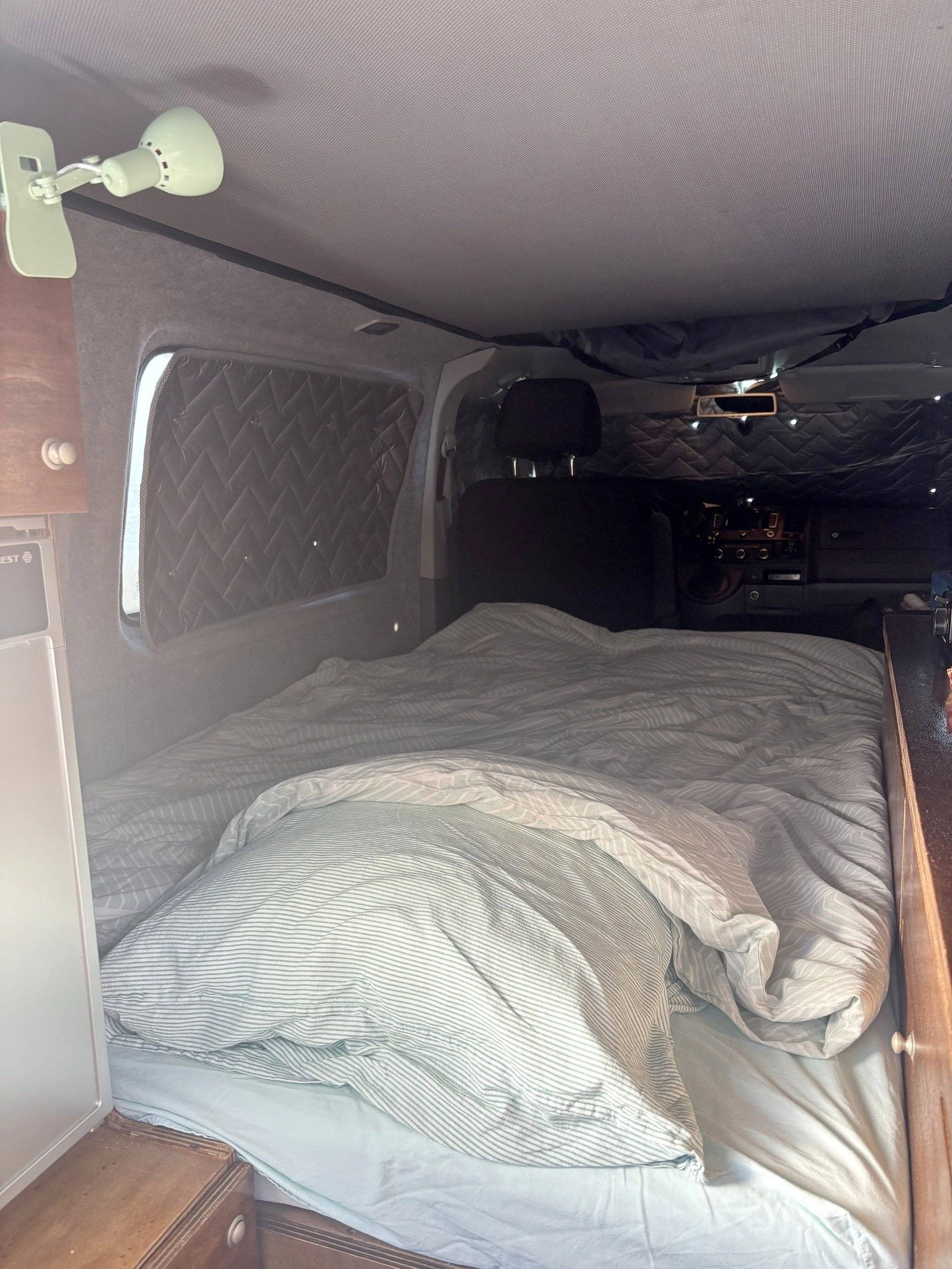 Plazas en cama Volkswagen Transporter  T5 2,0 l 140 ch - Yescapa