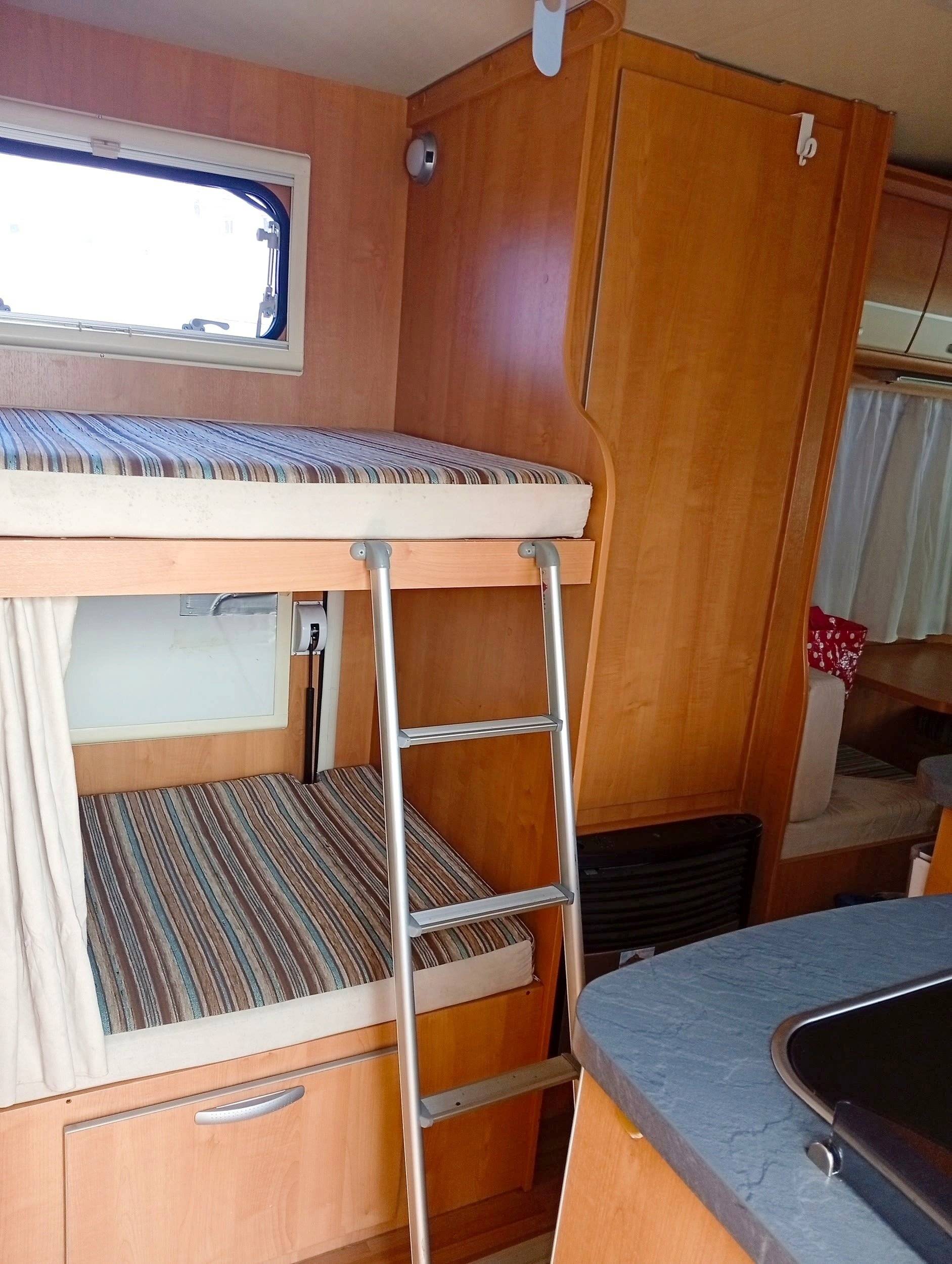 Berth Fiat Ducato - Yescapa