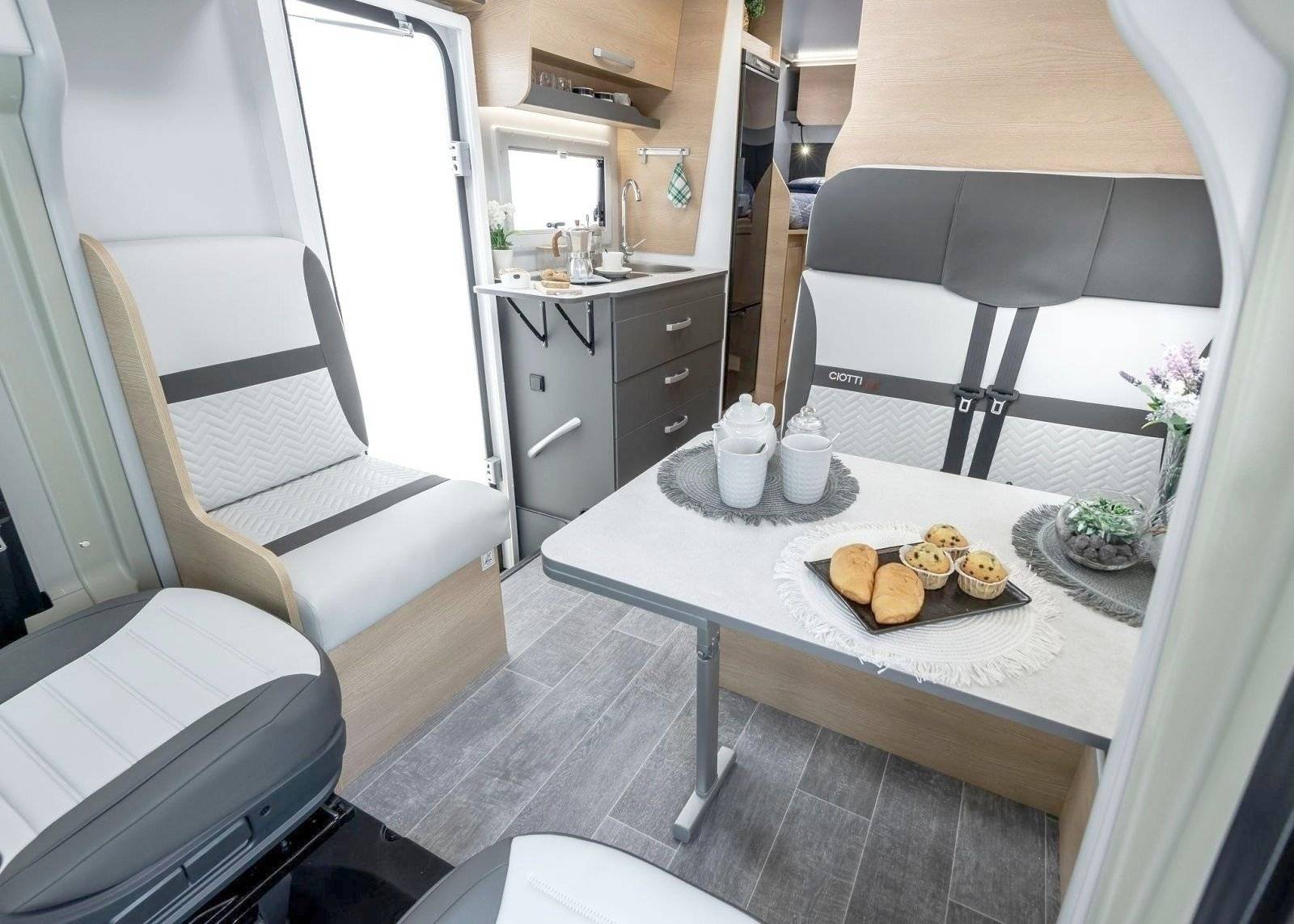 Slaapplaatsen Peugeot Boxer 2.2 BlueHDi 140 CV - Yescapa