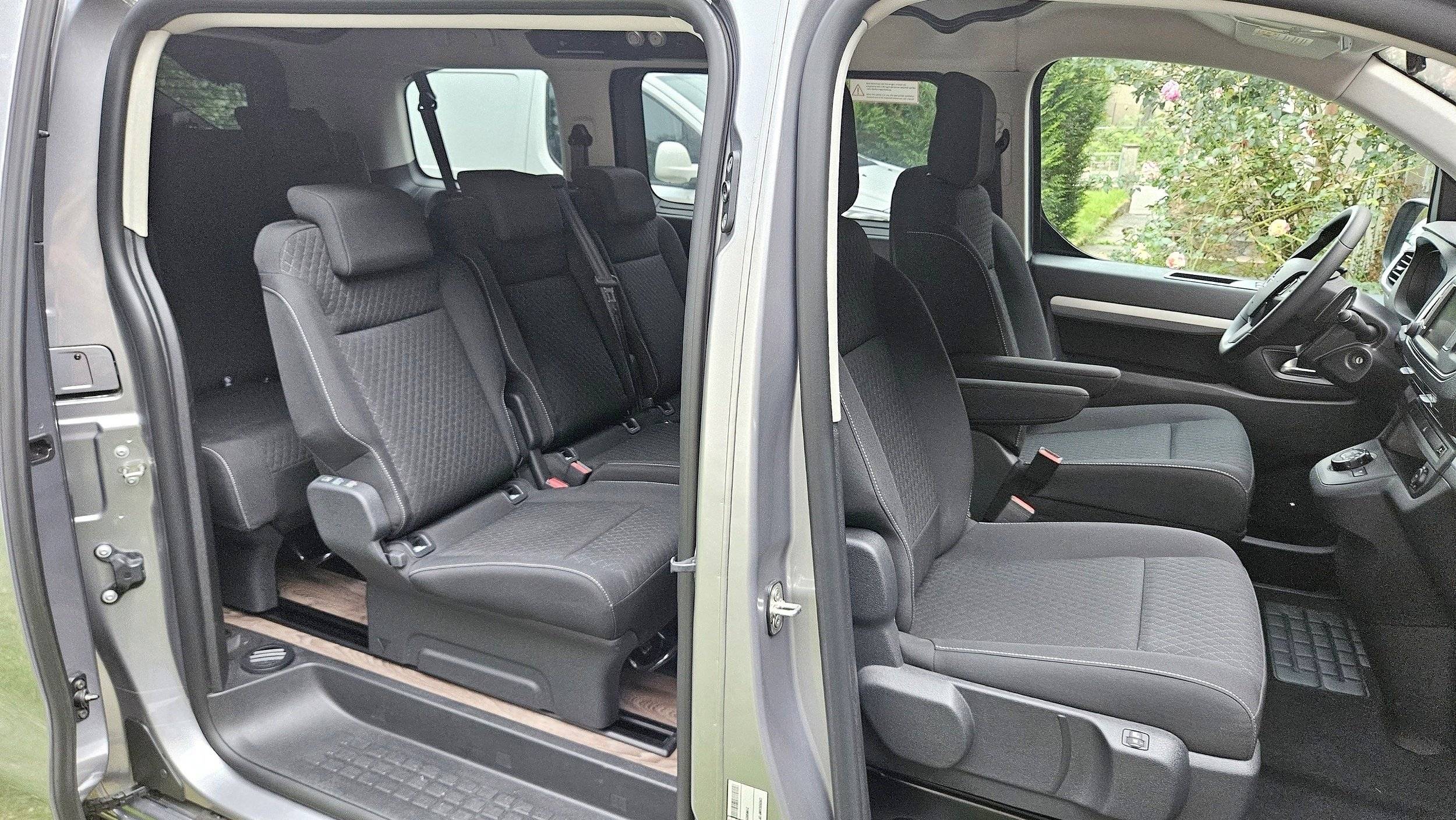 Bestuurderplaats Opel Zafira life - Yescapa