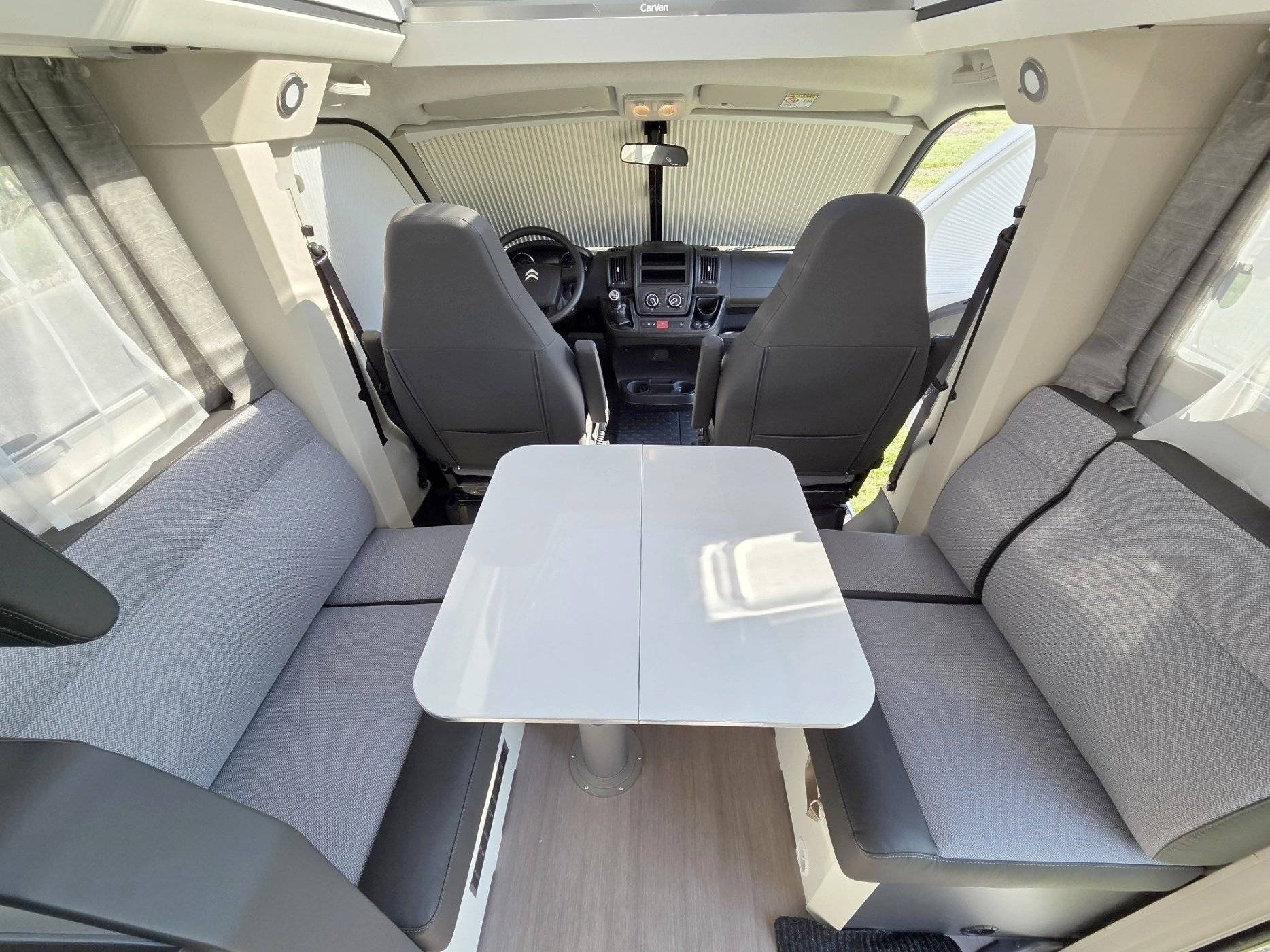 Coin repas Citroën 2.2L 140CV - Yescapa