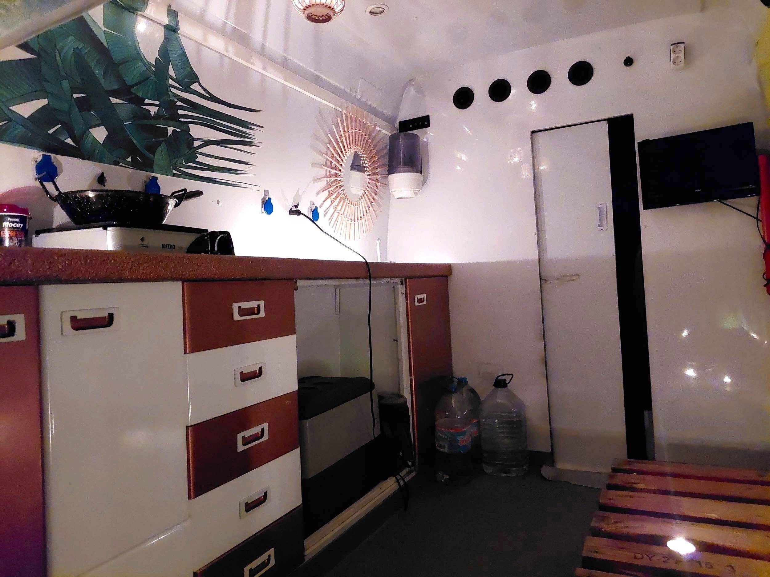 Kitchenette Mercedes Mercedes Benz Sprinter 316 - Yescapa