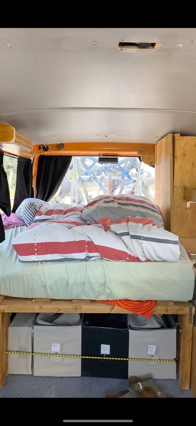 Berth Volkswagen Transporter T4 - Yescapa