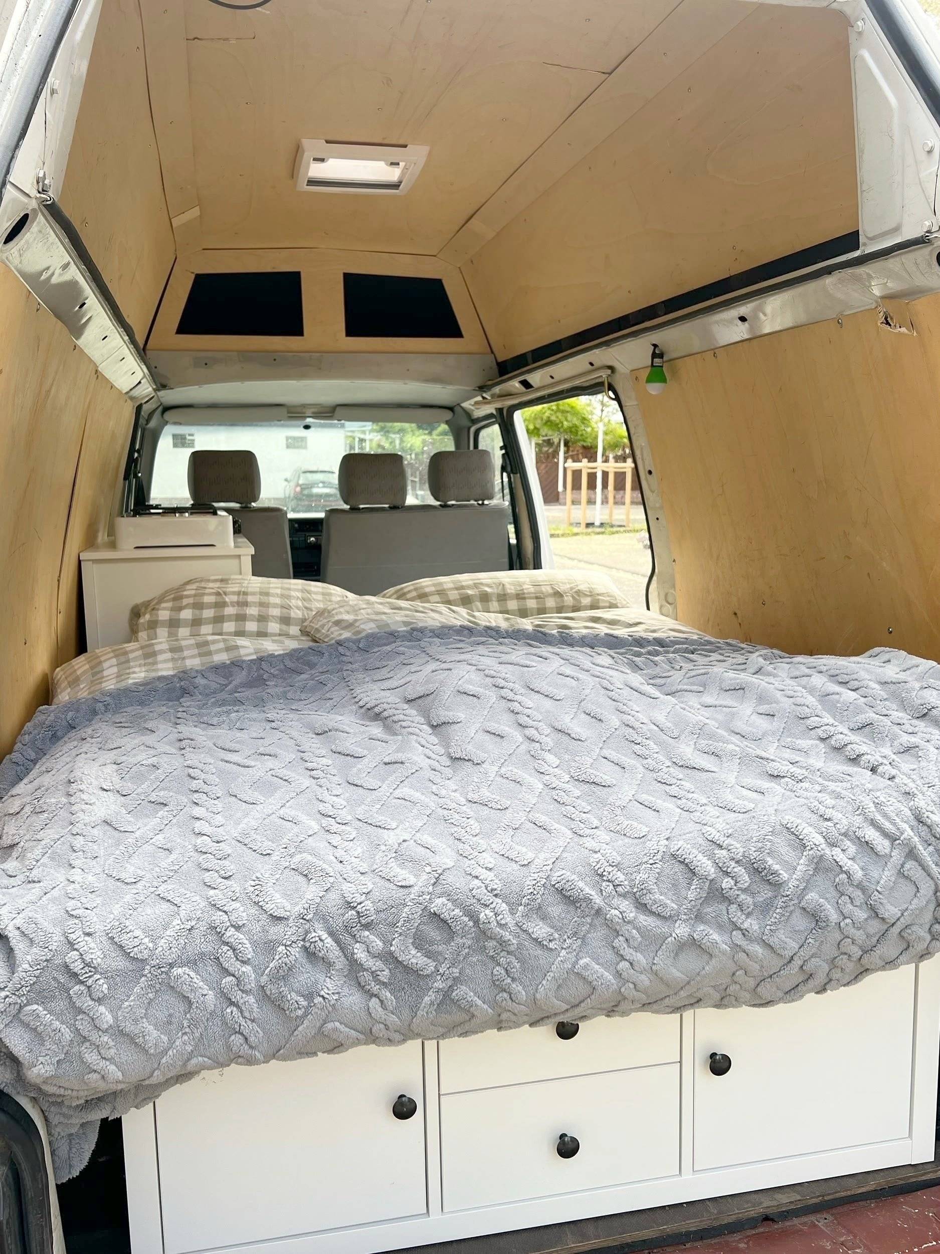 Vista del vehículo ángulo delantero Volkswagen T4 - Yescapa