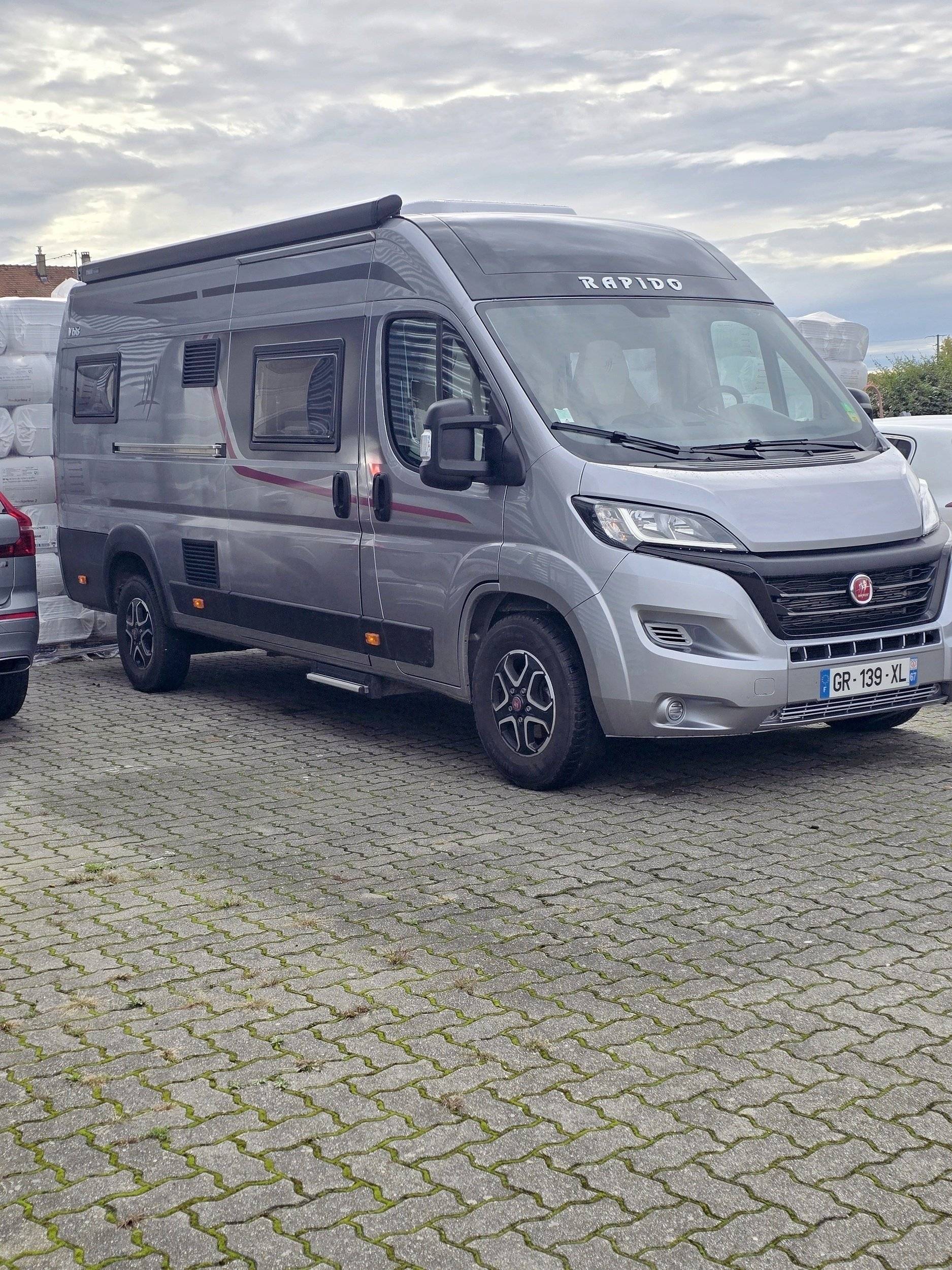 Vista de 3/4 Fiat Fiat Ducato - Yescapa