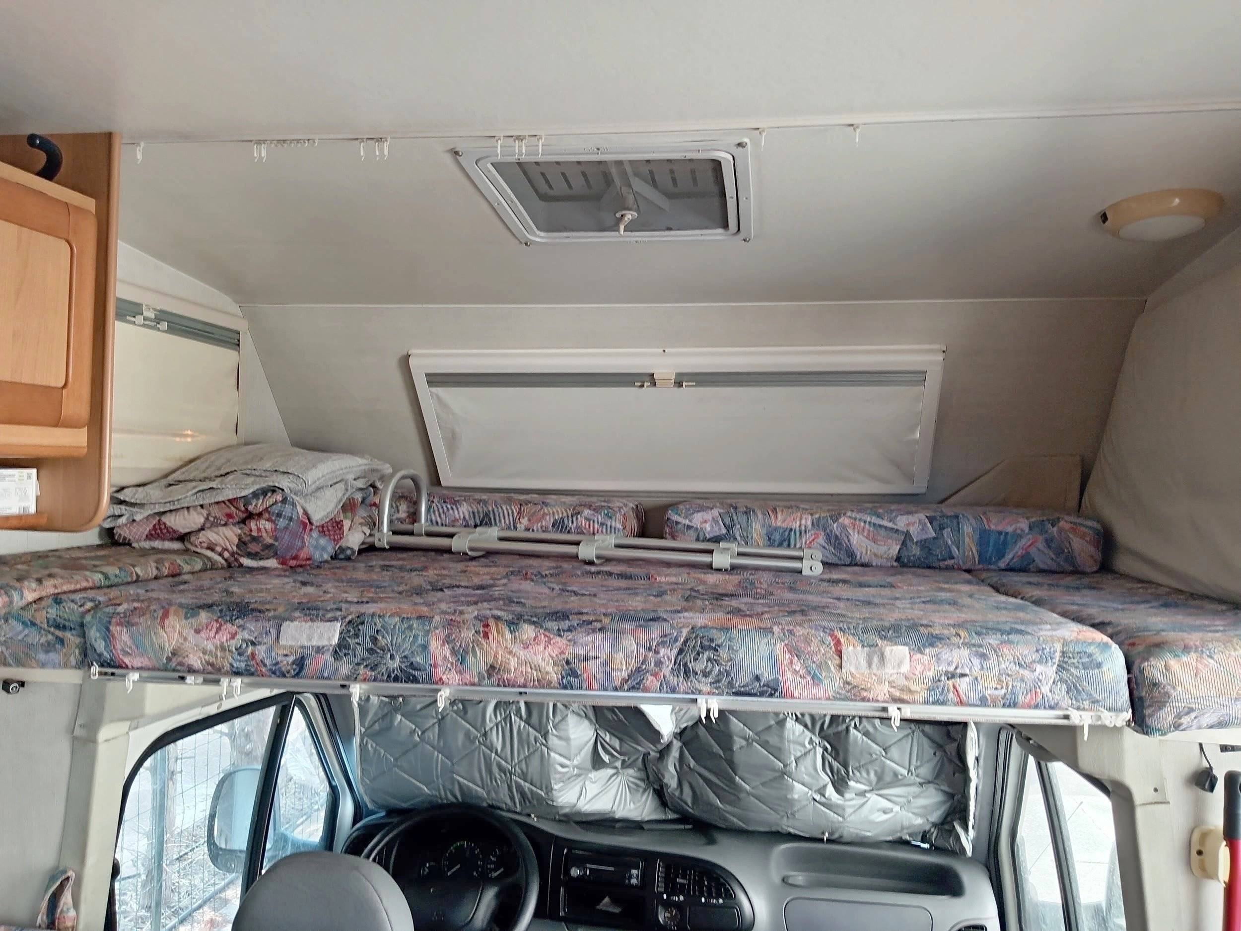 Couchages Ford Transit 2,5 td - Yescapa