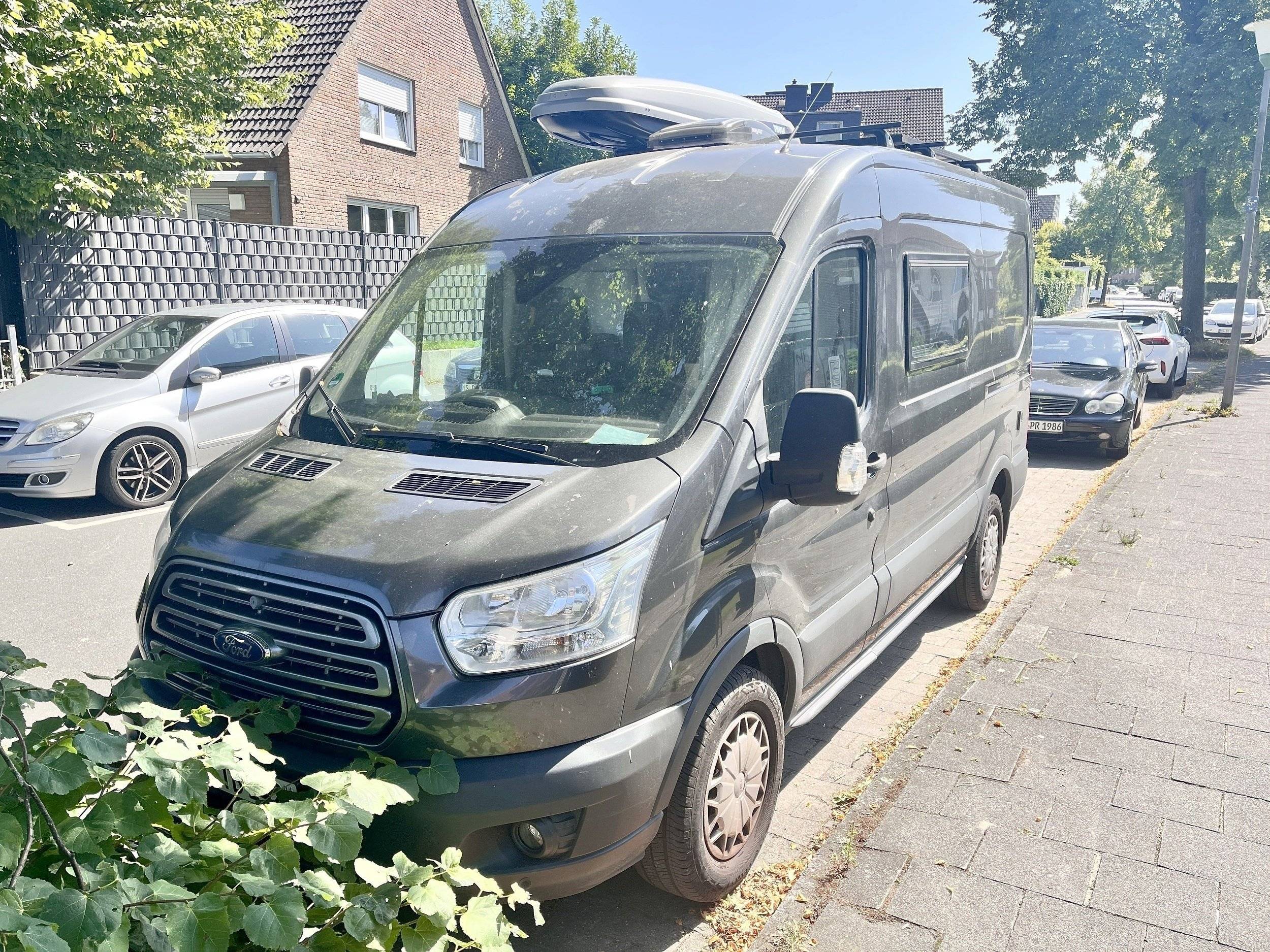 Voorkant 3/4 Ford Transit 2,0 l 155 ch - Yescapa