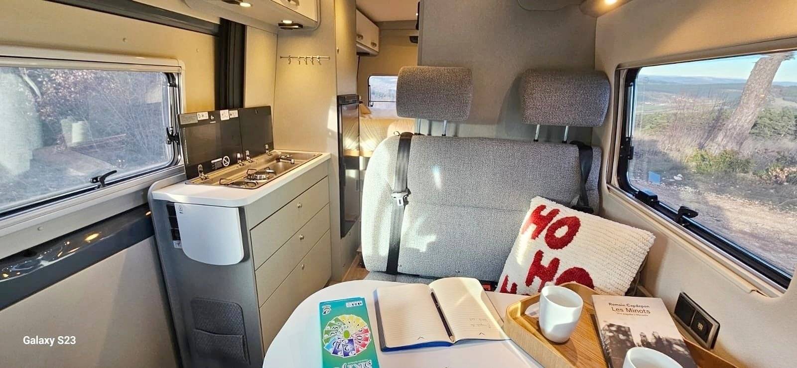 Coin repas Mercedes Mercedes Sprinter - Yescapa