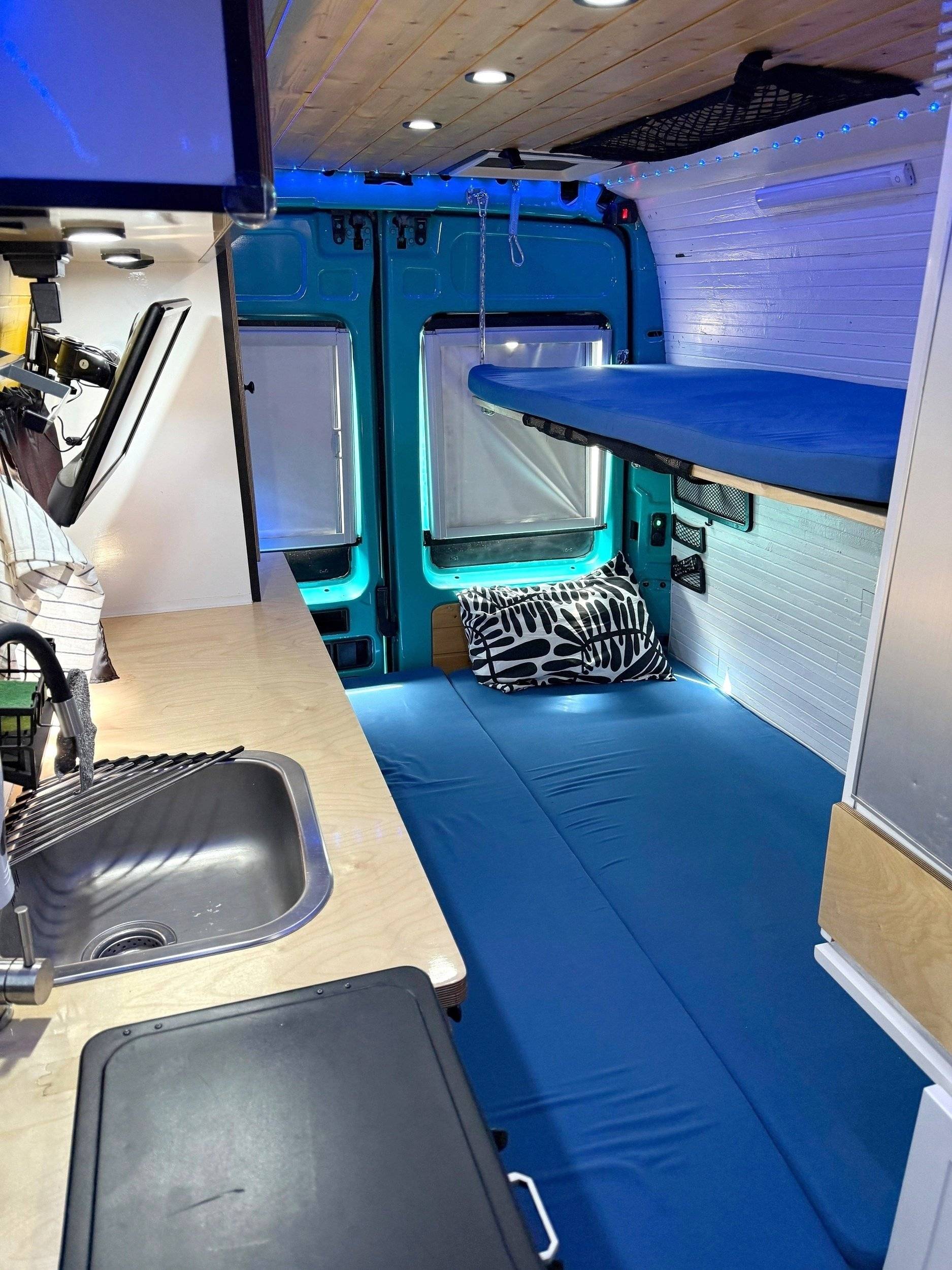 Custo Van Bahía Van – Camper Gran Volumen