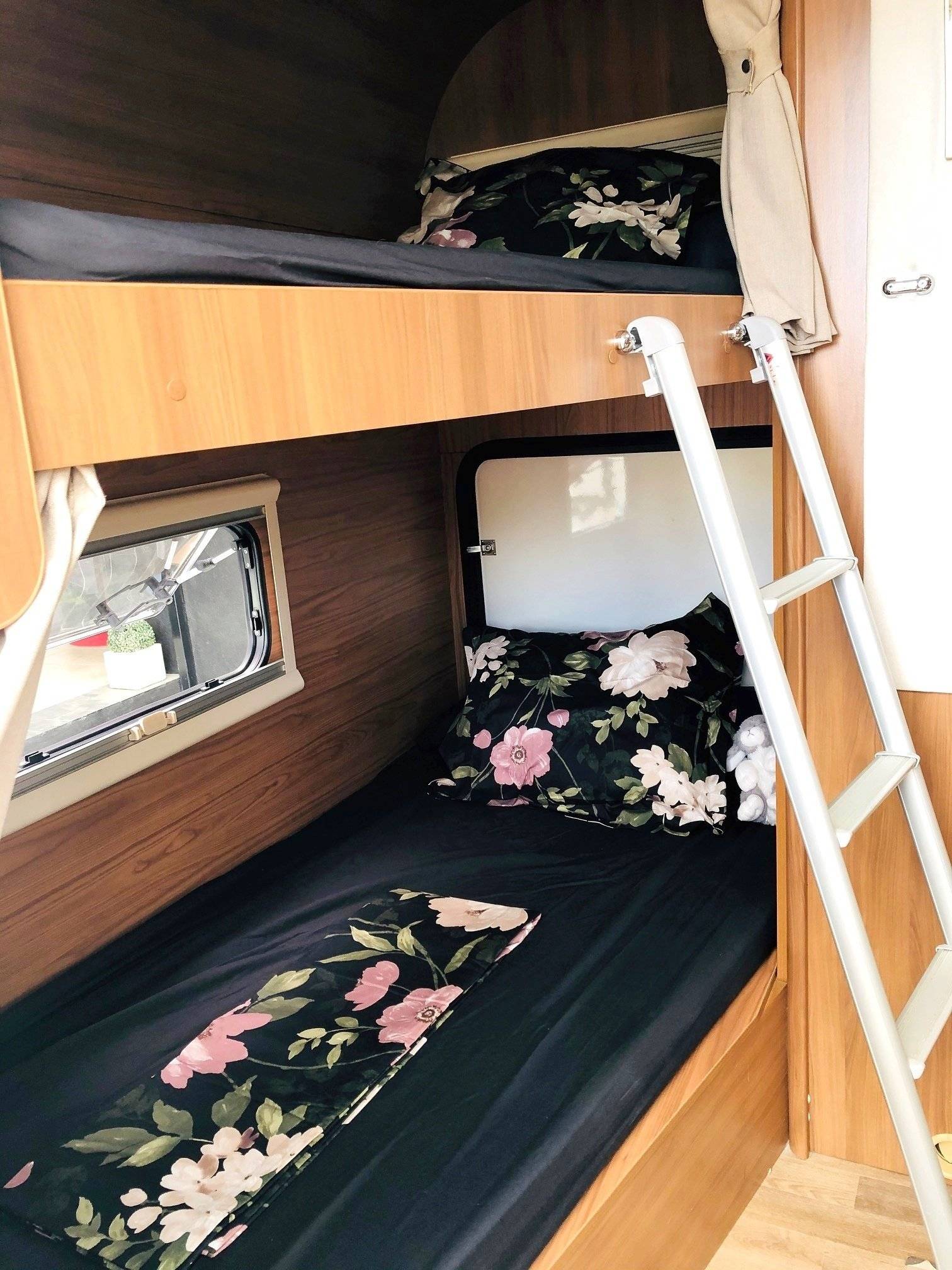 Couchages Renault Master 2,3 l 145 ch - Yescapa