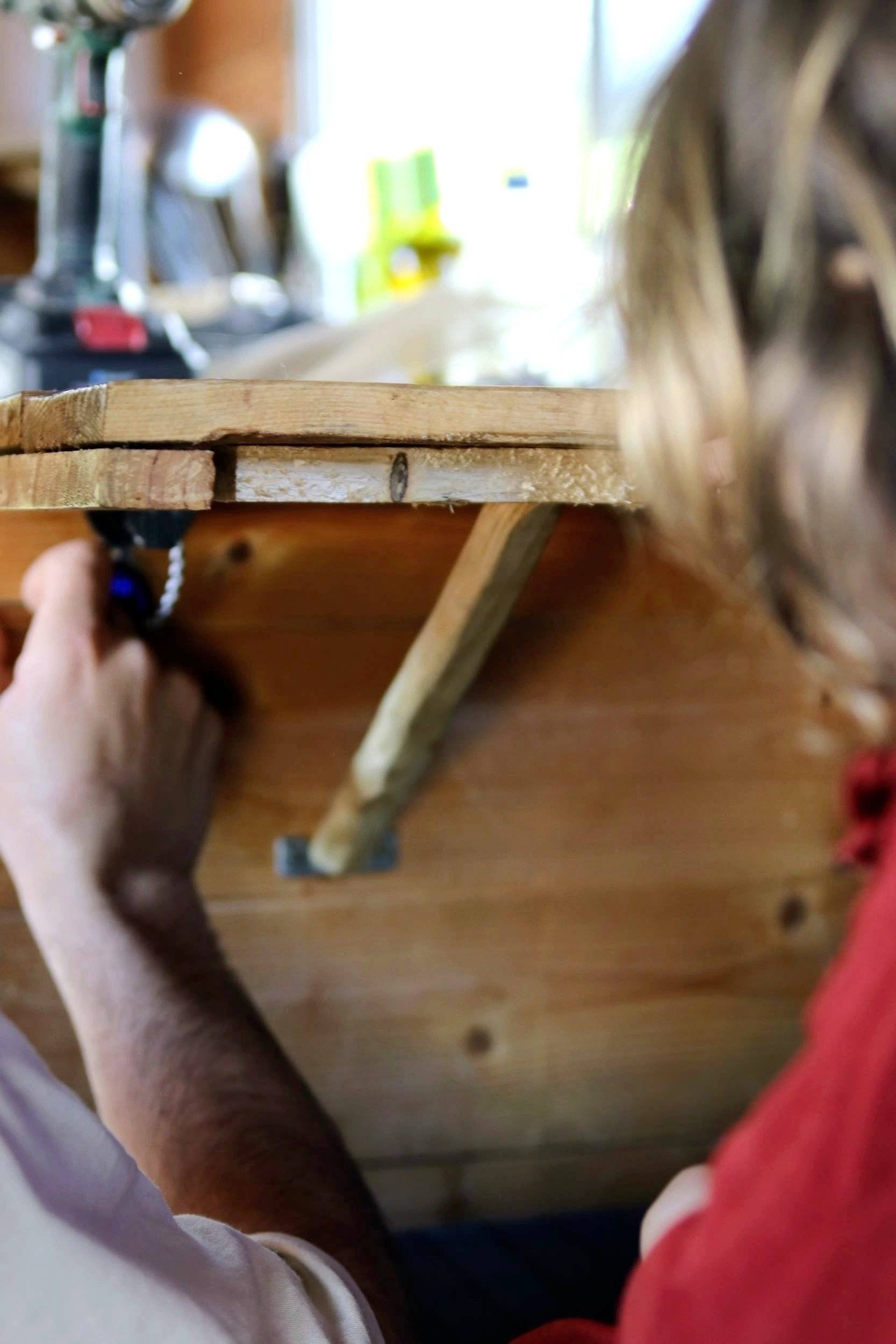 Área de jantar Ford Transit MK2 - Yescapa