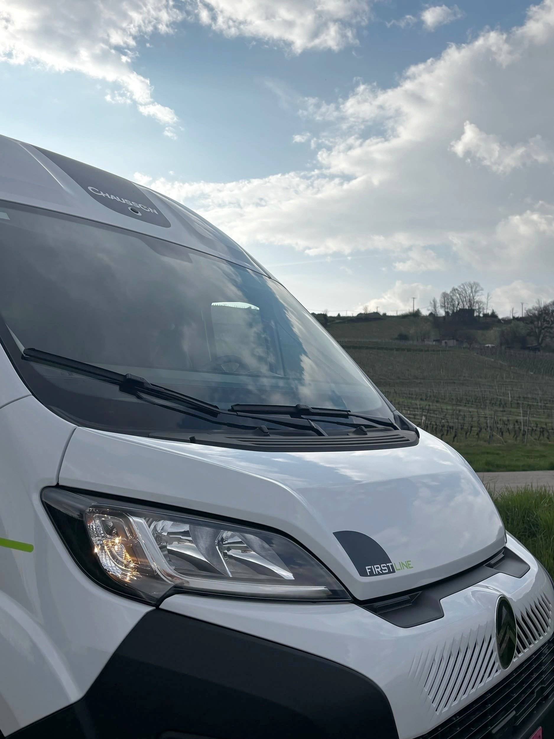 schräge Vorderansicht Citroën - Yescapa