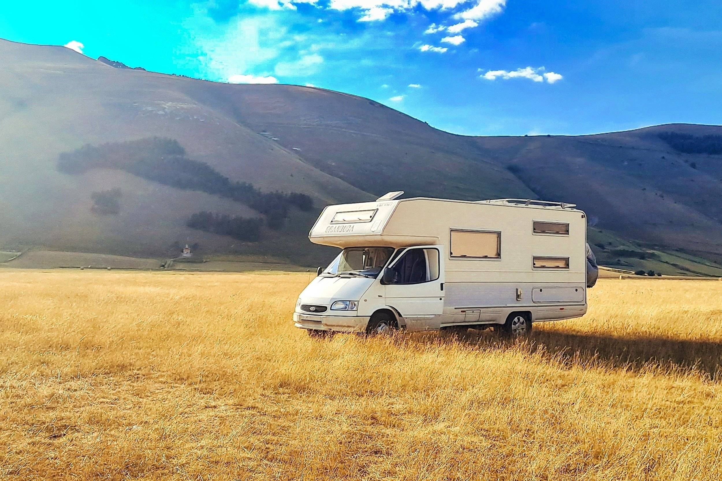 Voorkant 3/4 Ford Transit - Yescapa