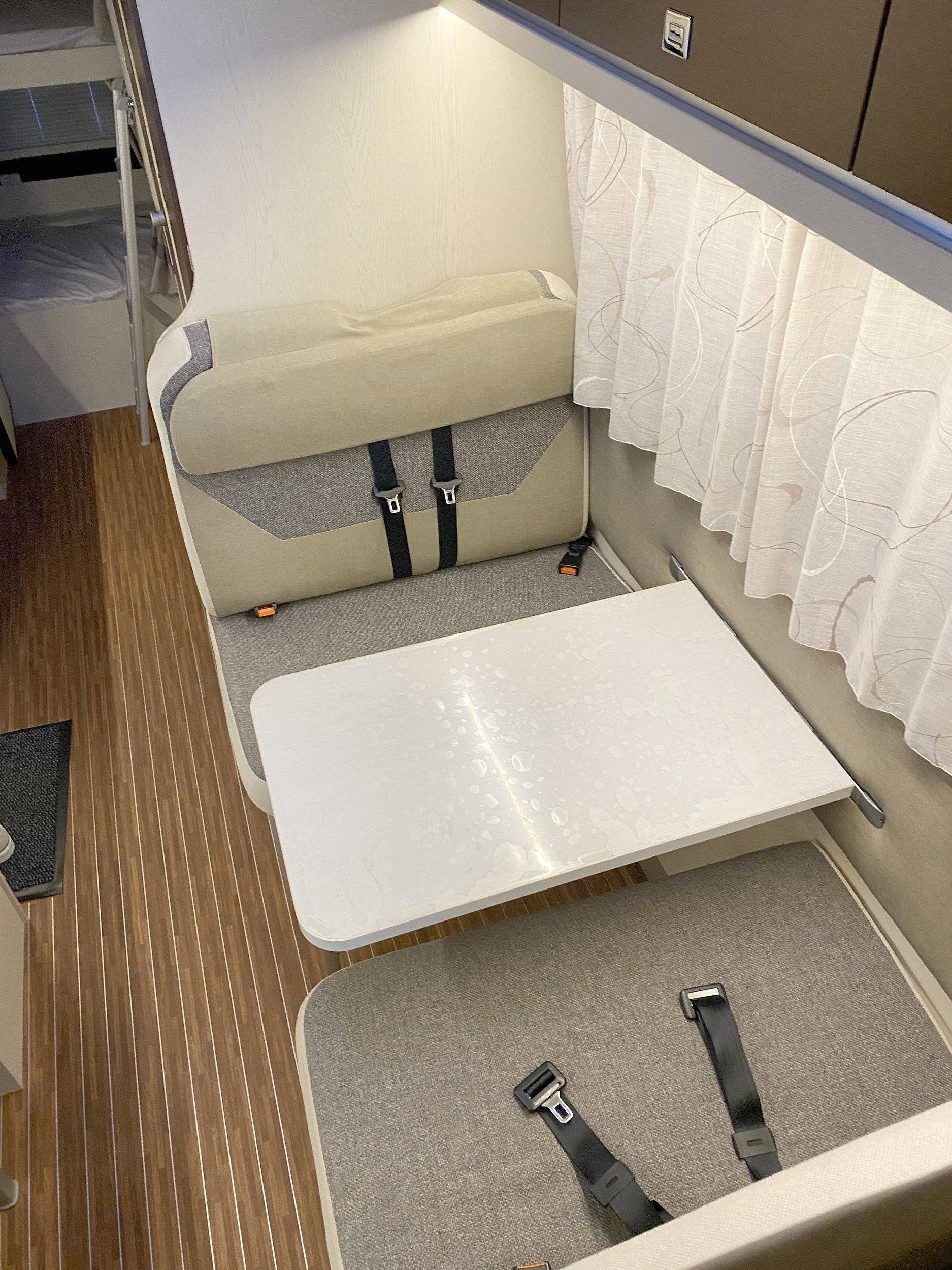 Dinette Fiat Ducato 2,3 l Multijet 130 ch. - Yescapa