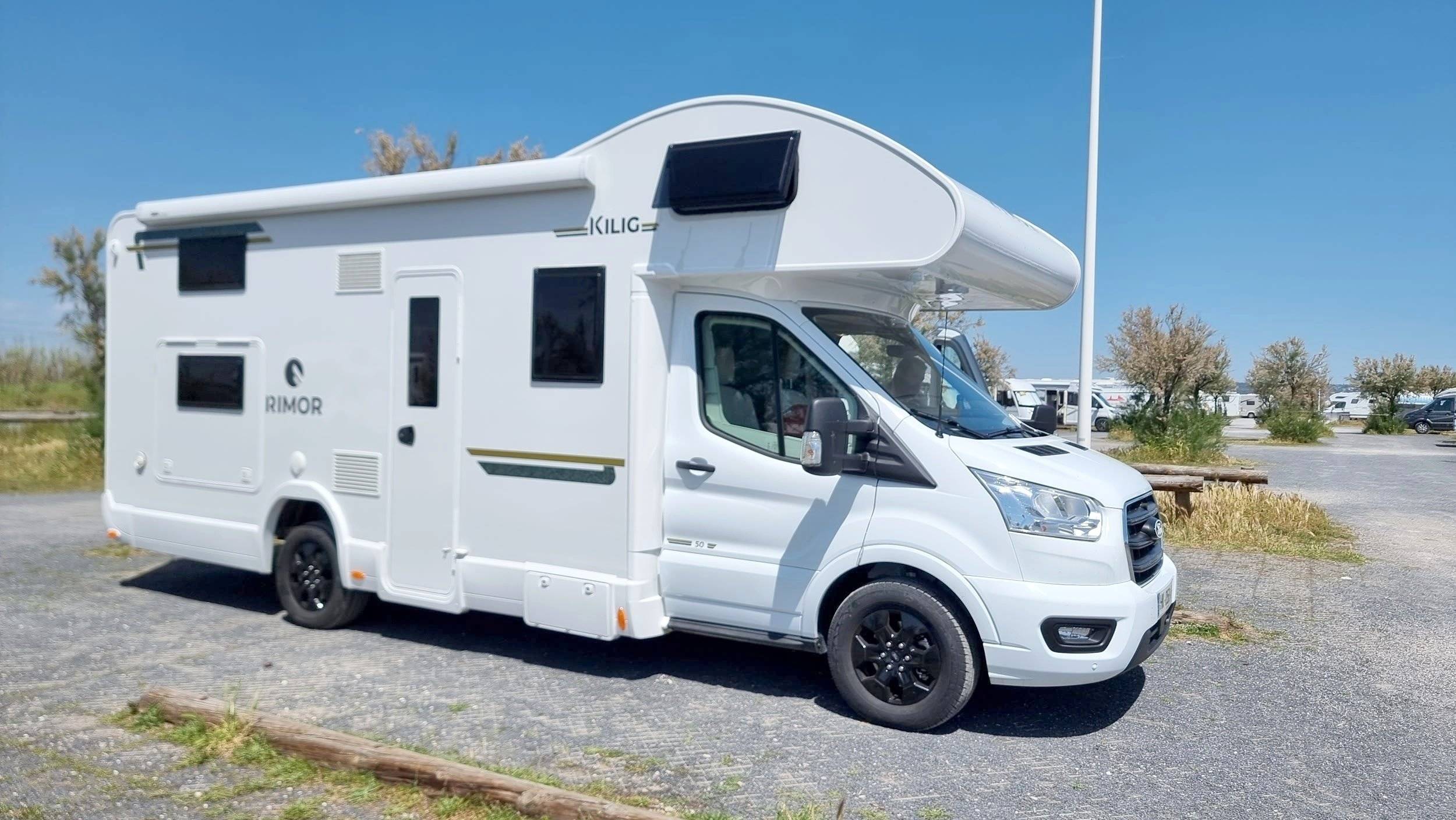 Vista del vehículo ángulo delantero Ford - Yescapa