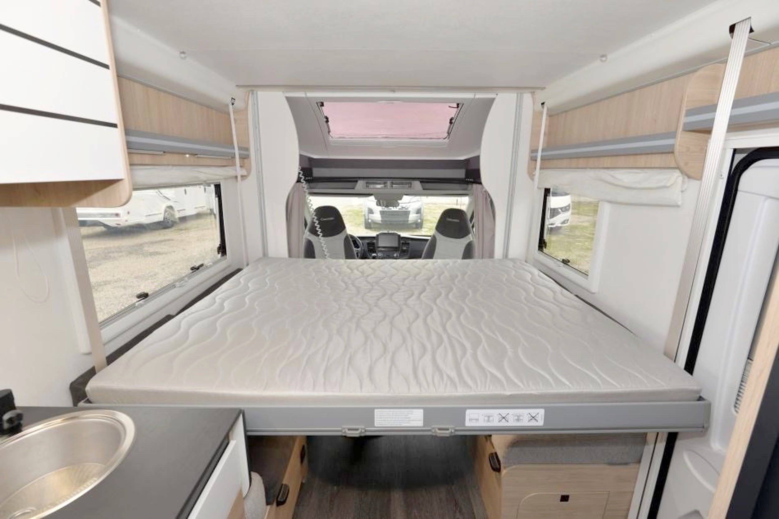 Berth Ford Chausson 720 - Yescapa