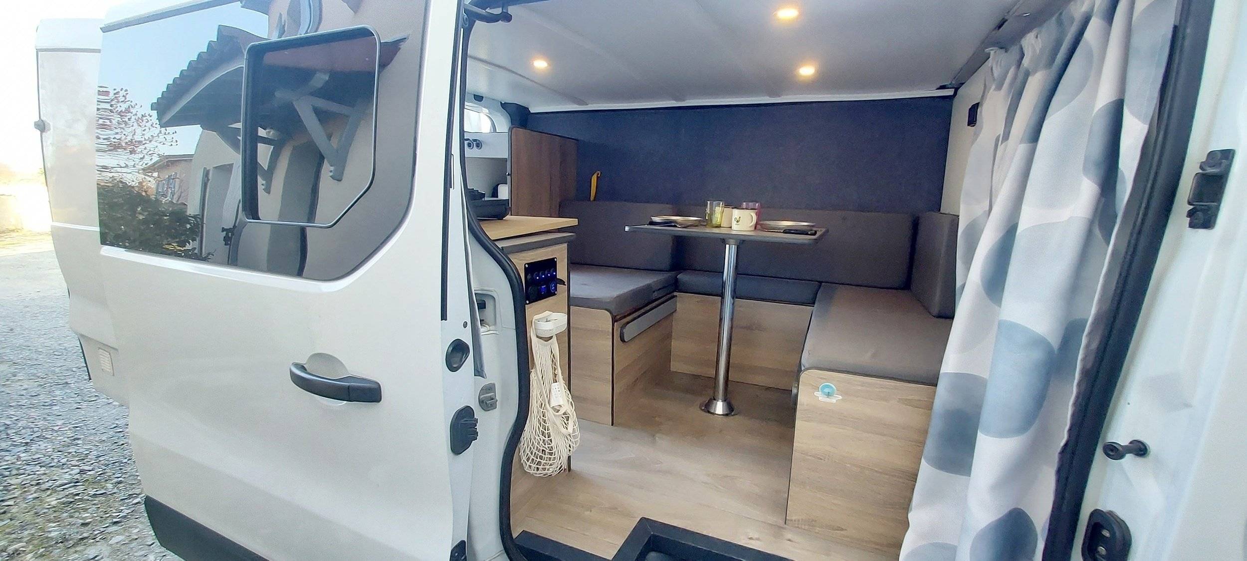 Dinette Renault Renault Trafic - Yescapa