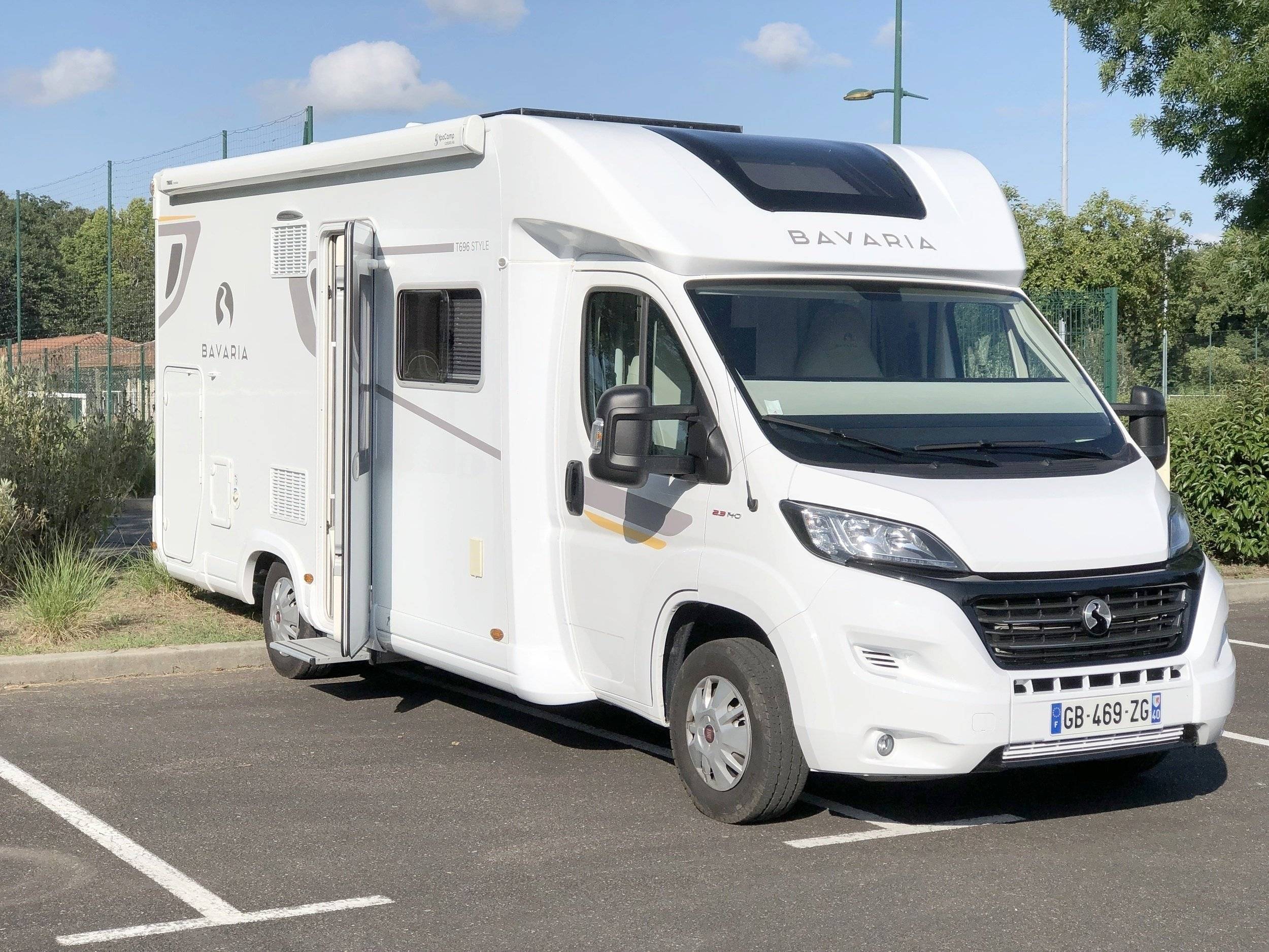 schräge Vorderansicht  - Yescapa