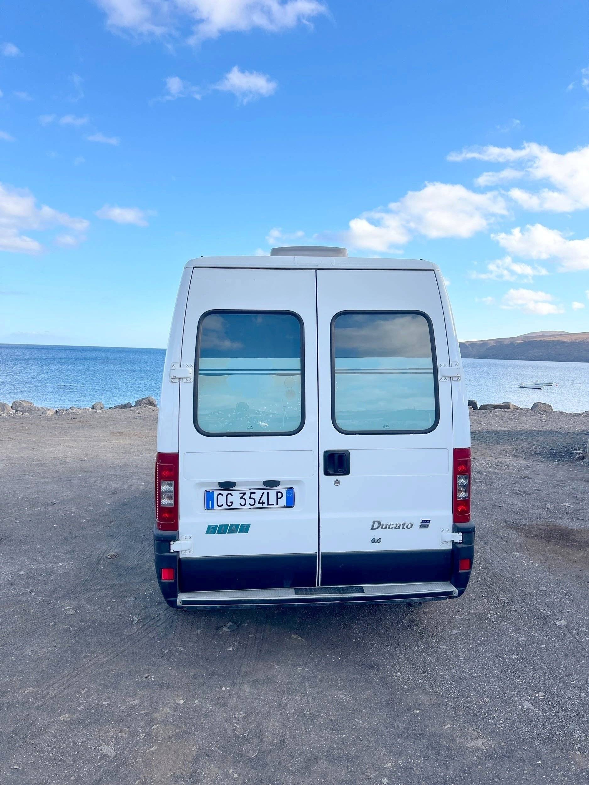 Vista de trás Fiat Ducato 244 - Yescapa