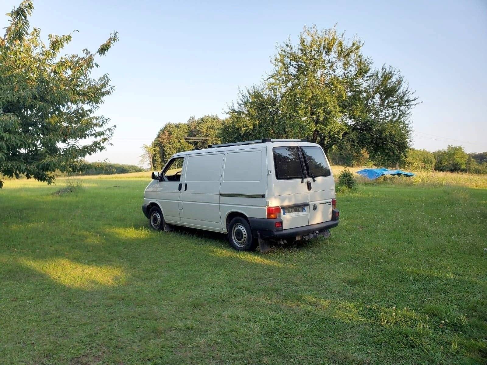 schräge Vorderansicht Volkswagen Volkswagen Transporter T4 - Yescapa